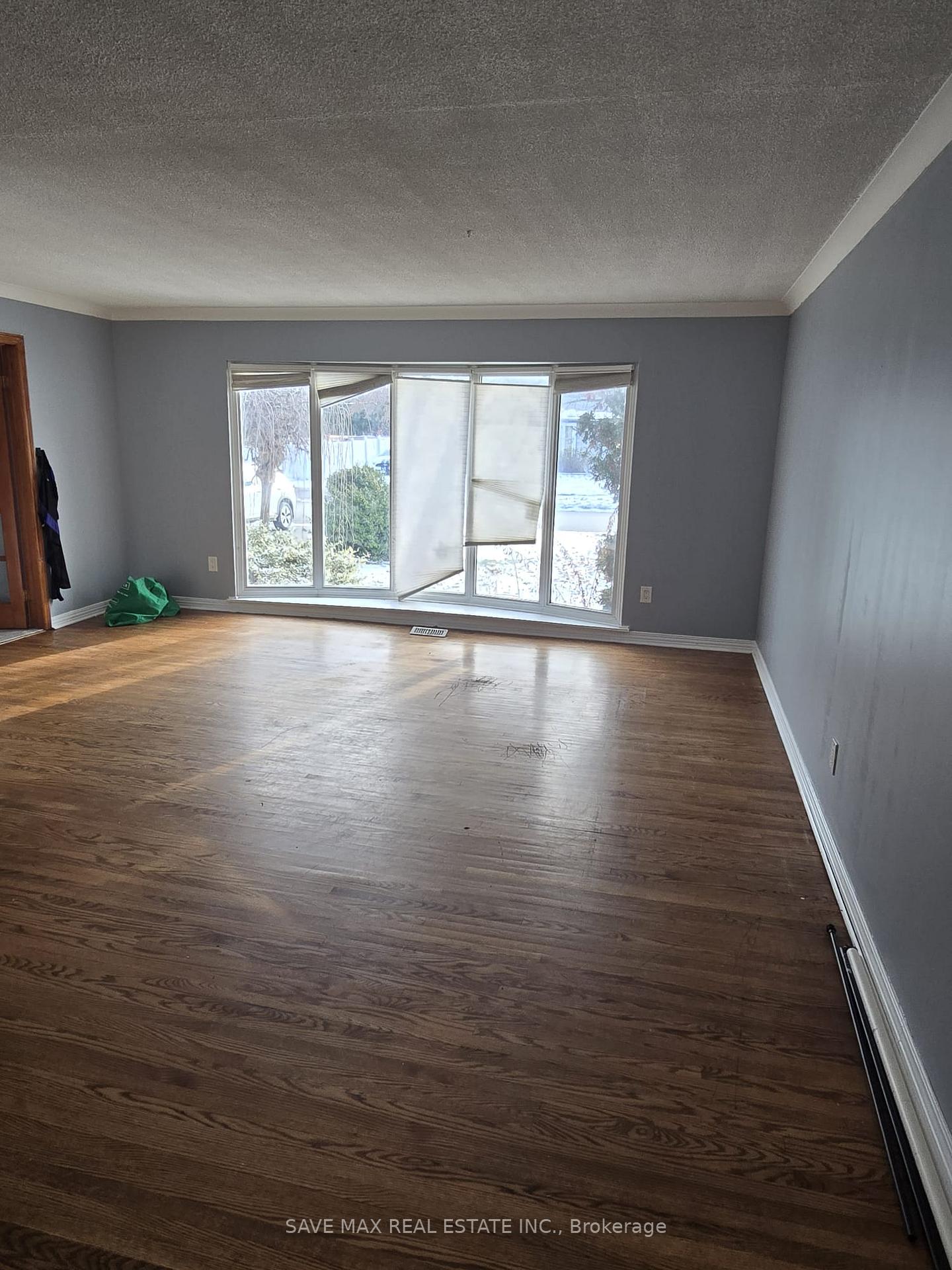 Photo 5 of 43 Braemar Drive, Brampton, Avondale — HOMEH