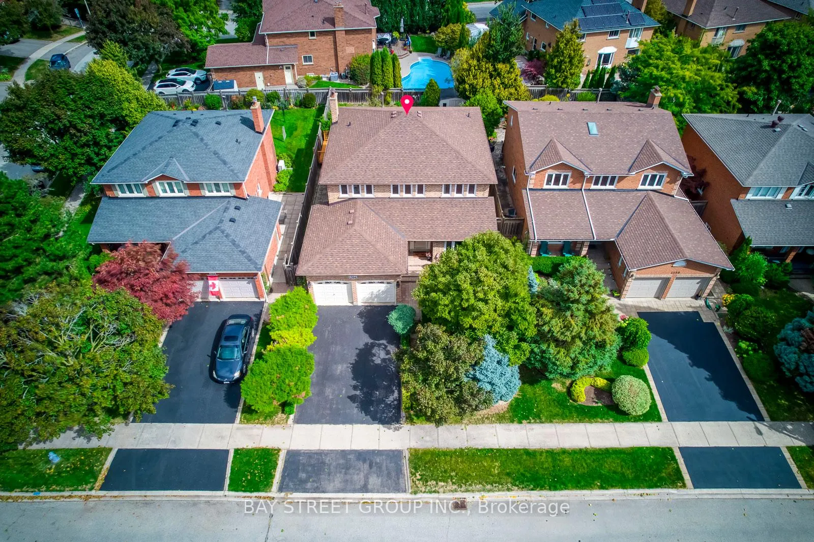 Photo 2 of 1394 Peartree Circle, Oakville, Glen Abbey — HOMEH