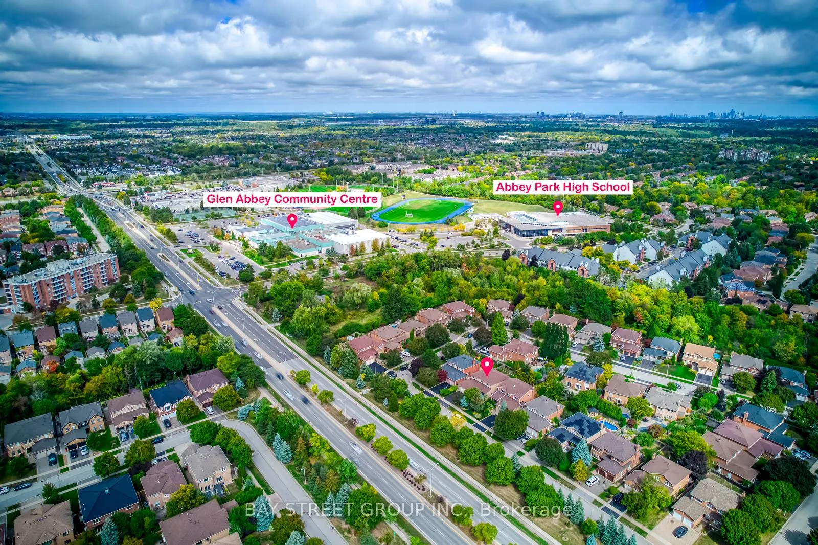 Photo 4 of 1394 Peartree Circle, Oakville, Glen Abbey — HOMEH