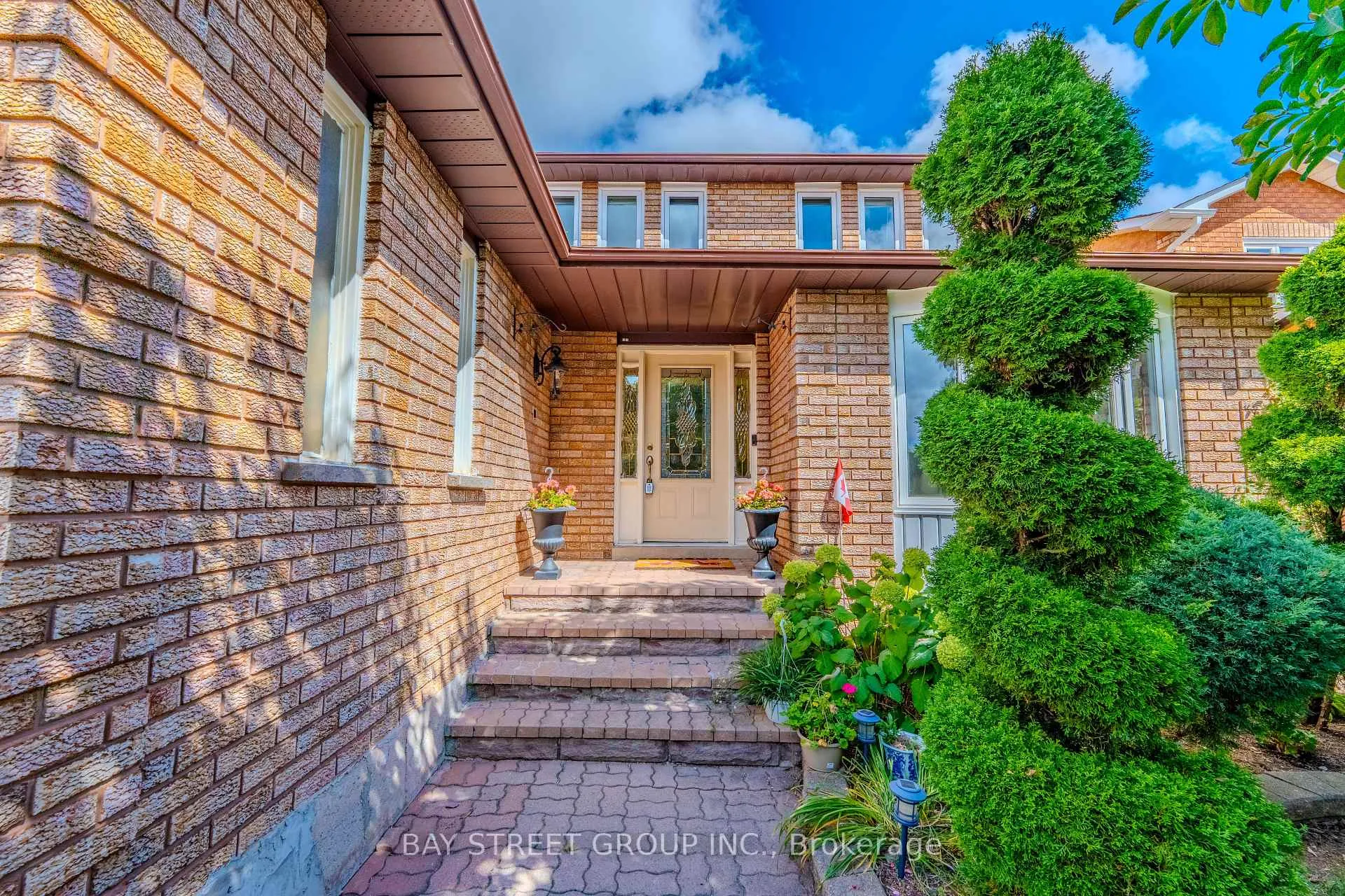 Photo 5 of 1394 Peartree Circle, Oakville, Glen Abbey — HOMEH