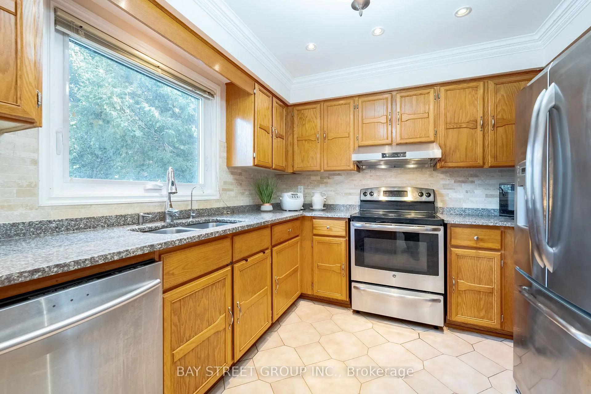 Photo 21 of 1394 Peartree Circle, Oakville, Glen Abbey — HOMEH