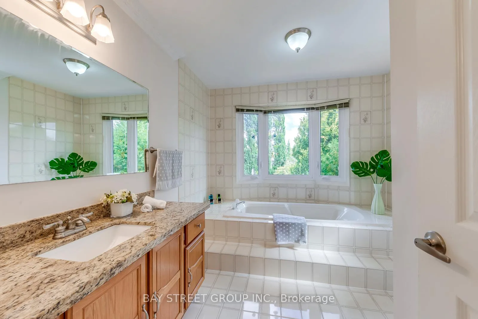 Photo 31 of 1394 Peartree Circle, Oakville, Glen Abbey — HOMEH