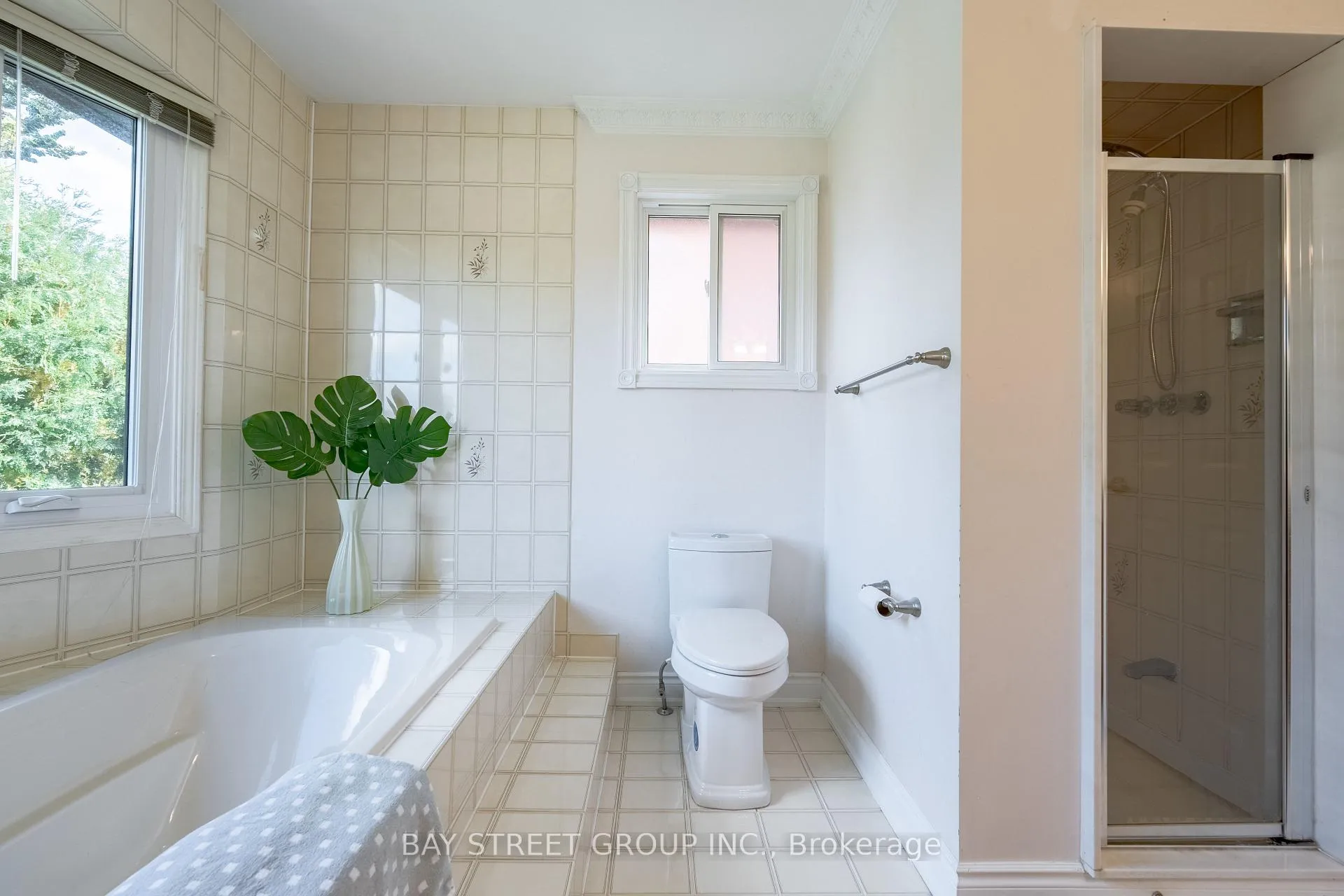 Photo 32 of 1394 Peartree Circle, Oakville, Glen Abbey — HOMEH