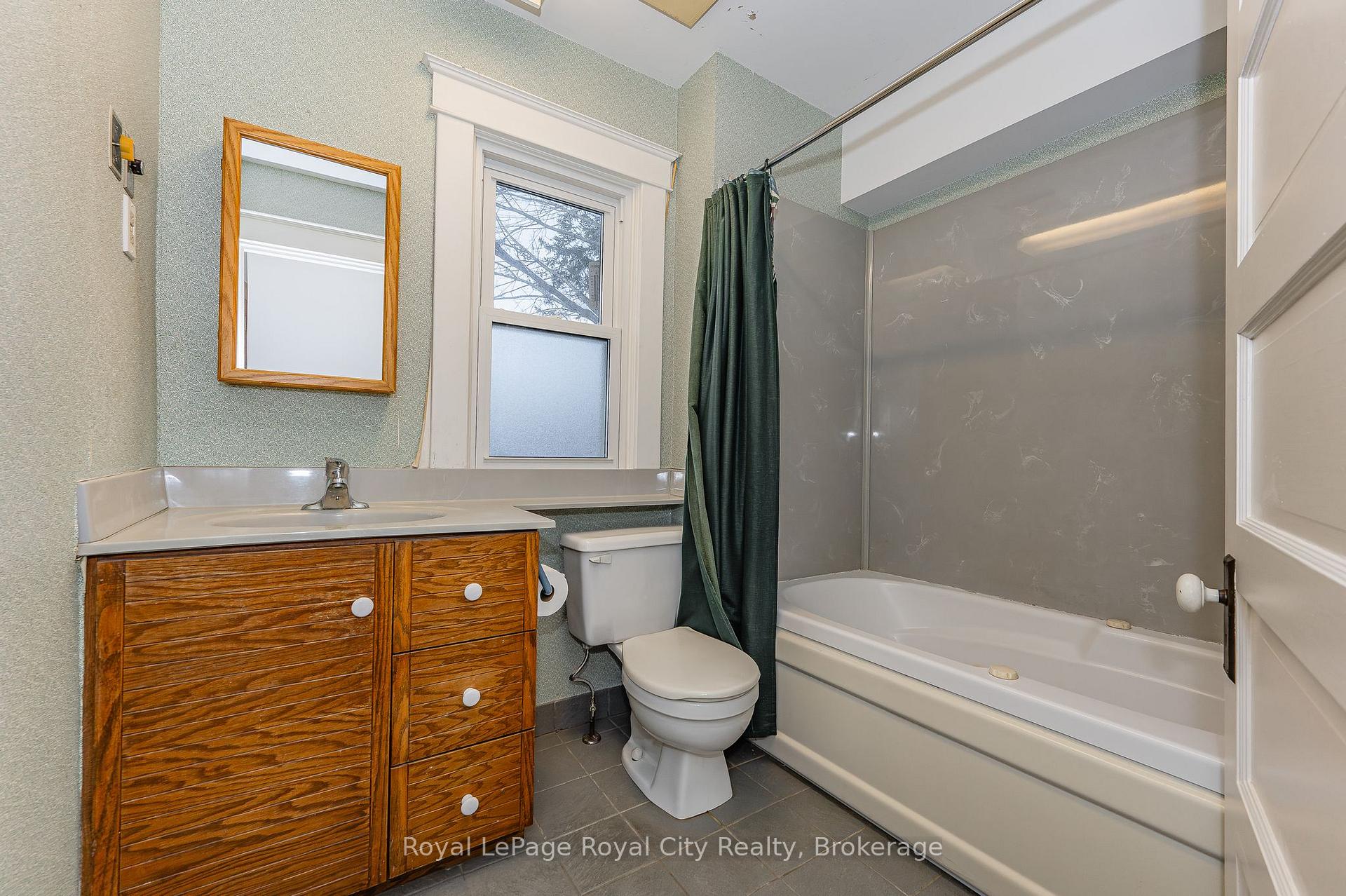 Photo 16 of 11 Cavell Avenue, Guelph, Exhibition Park — HOMEH
