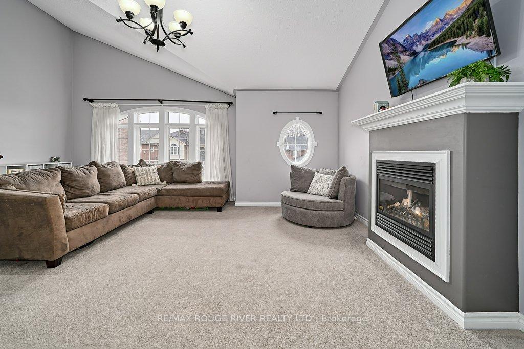 Photo 25 of 183 Fenning Drive, Clarington, Courtice — HOMEH