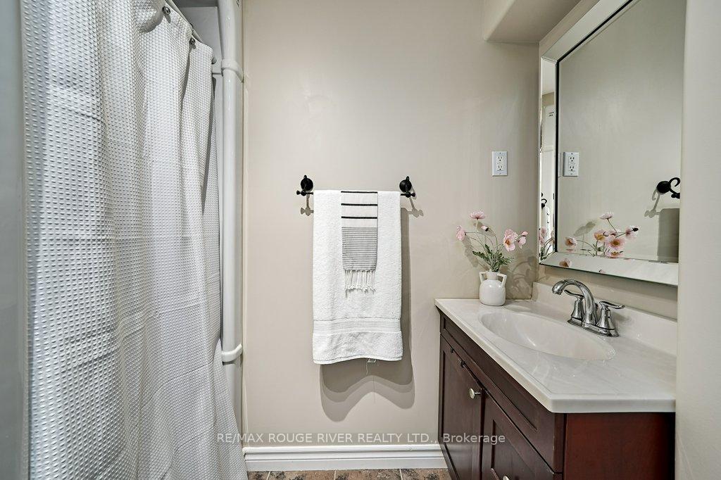 Photo 37 of 183 Fenning Drive, Clarington, Courtice — HOMEH