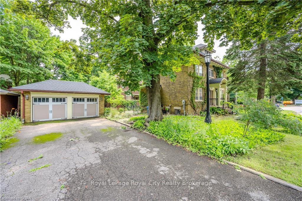 Photo 3 of 2 Ardmay Crescent, Guelph, St. George's — HOMEH