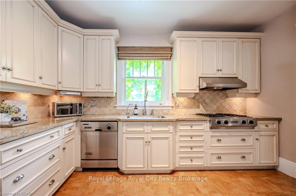 Photo 18 of 2 Ardmay Crescent, Guelph, St. George's — HOMEH