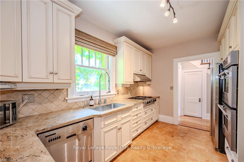Photo 19 of 2 Ardmay Crescent, Guelph, St. George's — HOMEH