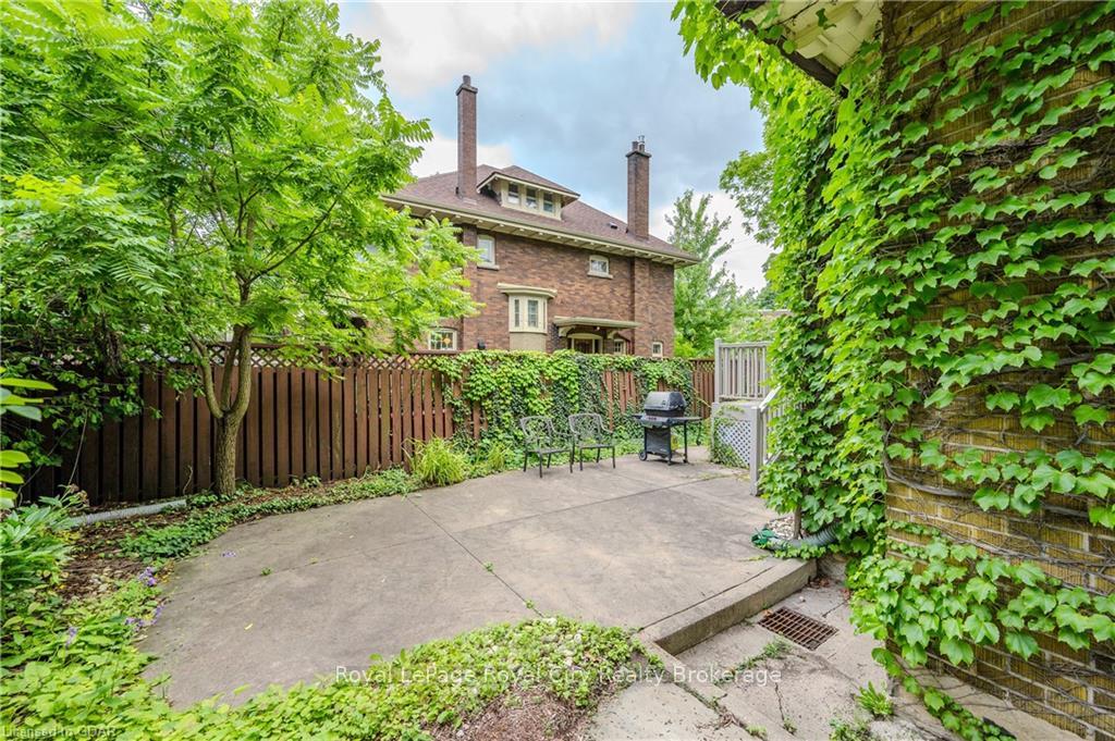 Photo 36 of 2 Ardmay Crescent, Guelph, St. George's — HOMEH