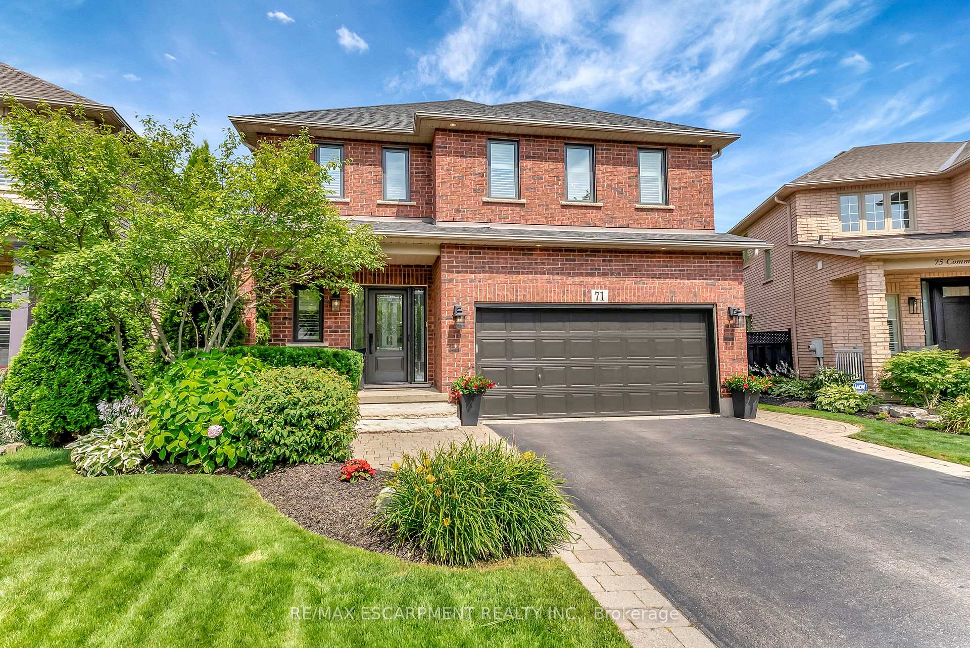 Photo 2 of 71 Commando Court, Hamilton, Waterdown — HOMEH