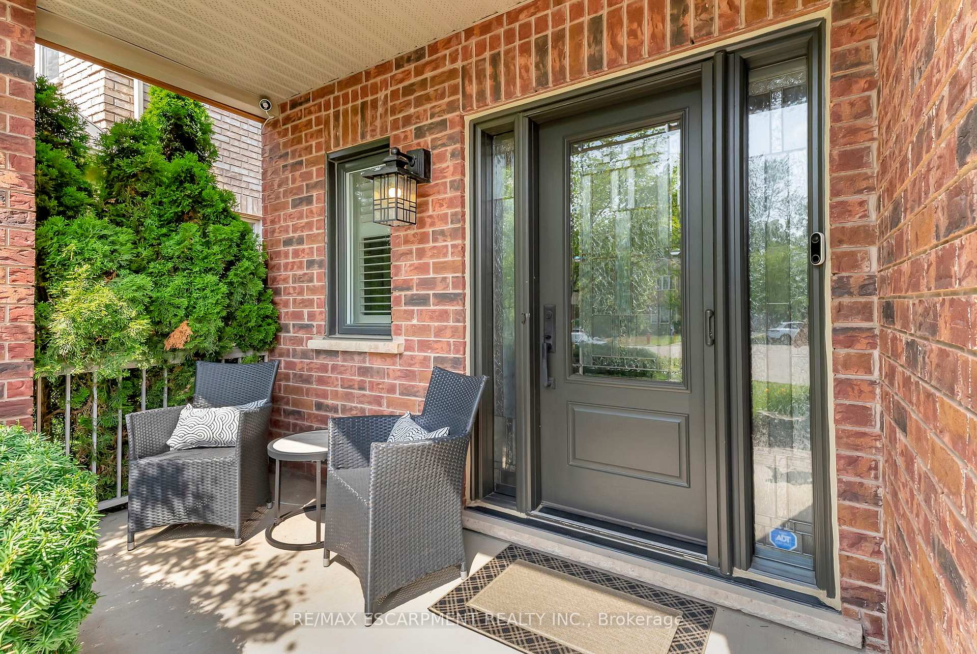 Photo 4 of 71 Commando Court, Hamilton, Waterdown — HOMEH