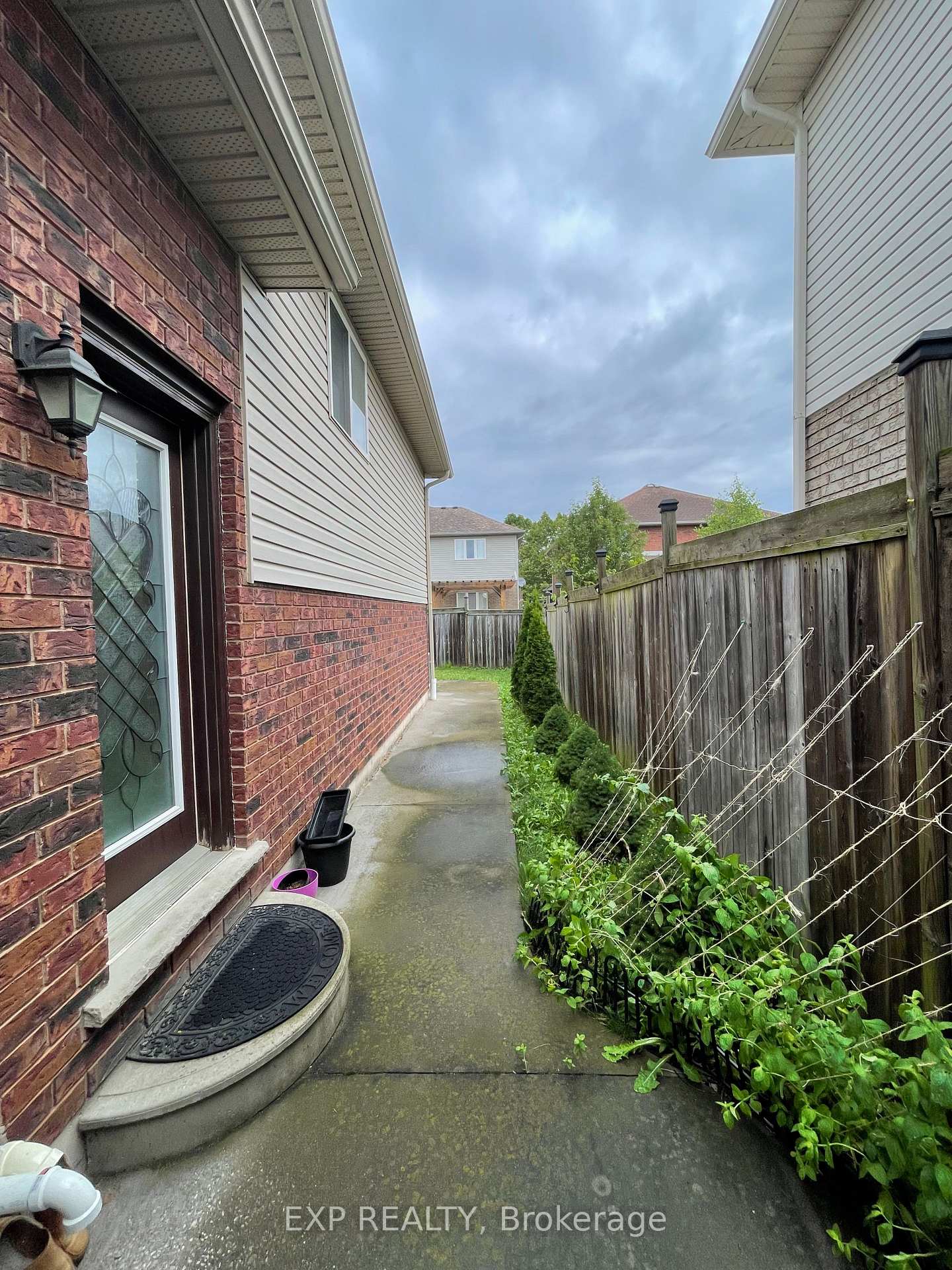 Photo 12 of 220 Pinehill Drive, Hamilton, Hannon — HOMEH