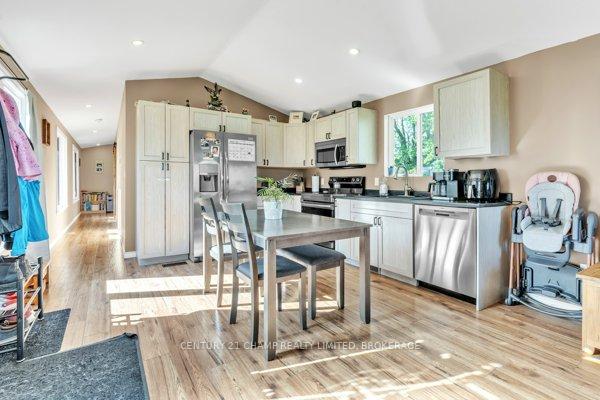 Photo 9 of 3061 Sunbury Road, Frontenac, Frontenac South — HOMEH