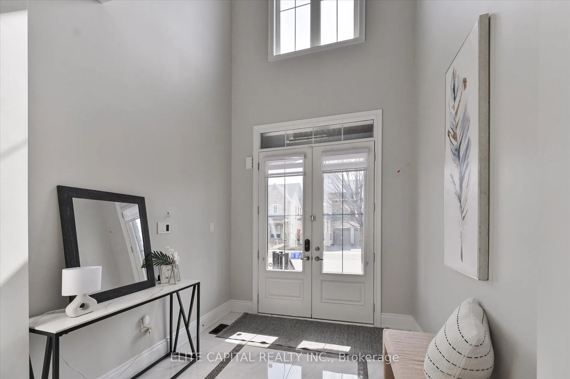 Photo 2 of 18 Rotondo Crescent, Vaughan, Kleinburg — HOMEH
