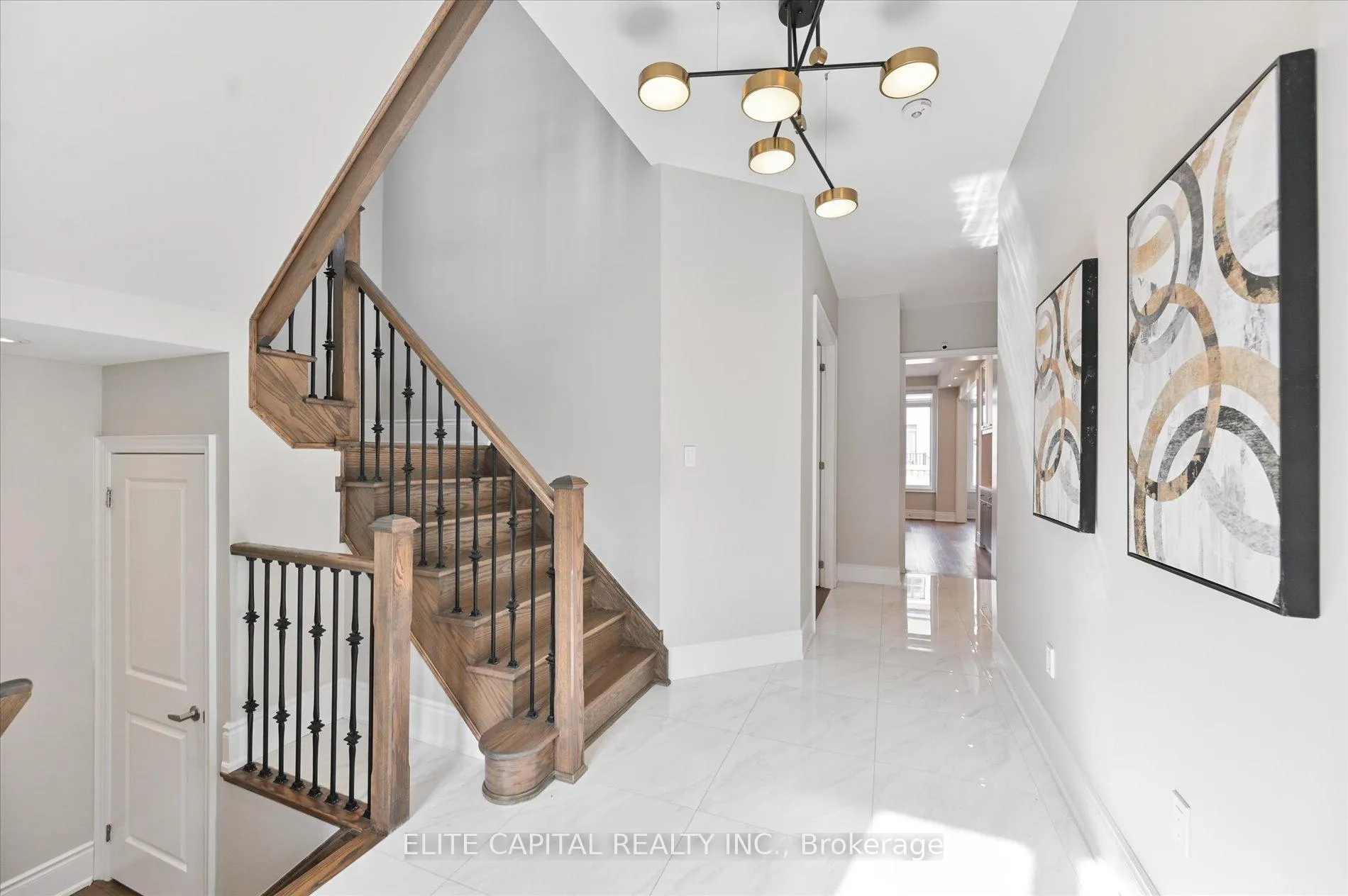 Photo 3 of 18 Rotondo Crescent, Vaughan, Kleinburg — HOMEH