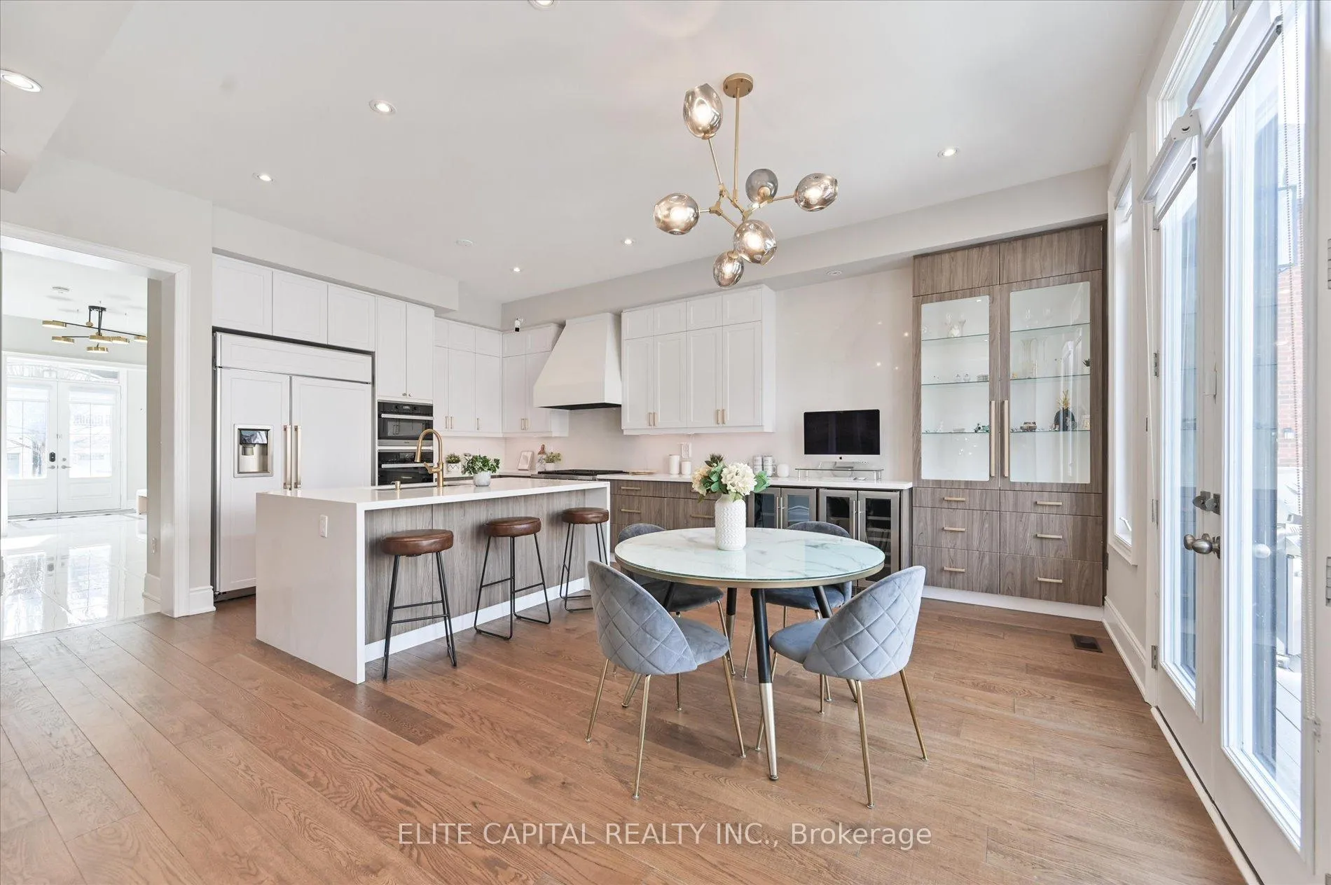 Photo 6 of 18 Rotondo Crescent, Vaughan, Kleinburg — HOMEH