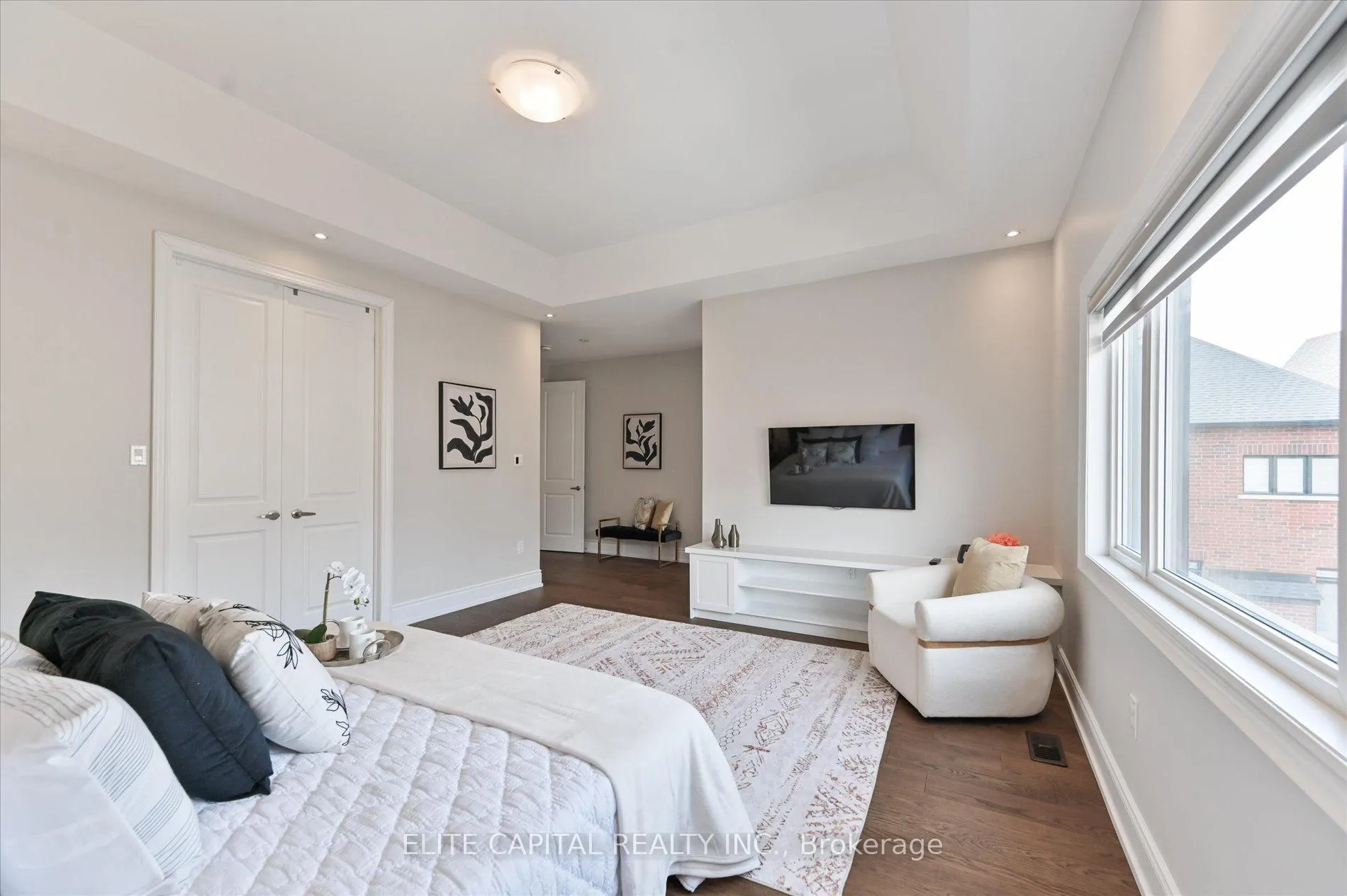 Photo 13 of 18 Rotondo Crescent, Vaughan, Kleinburg — HOMEH