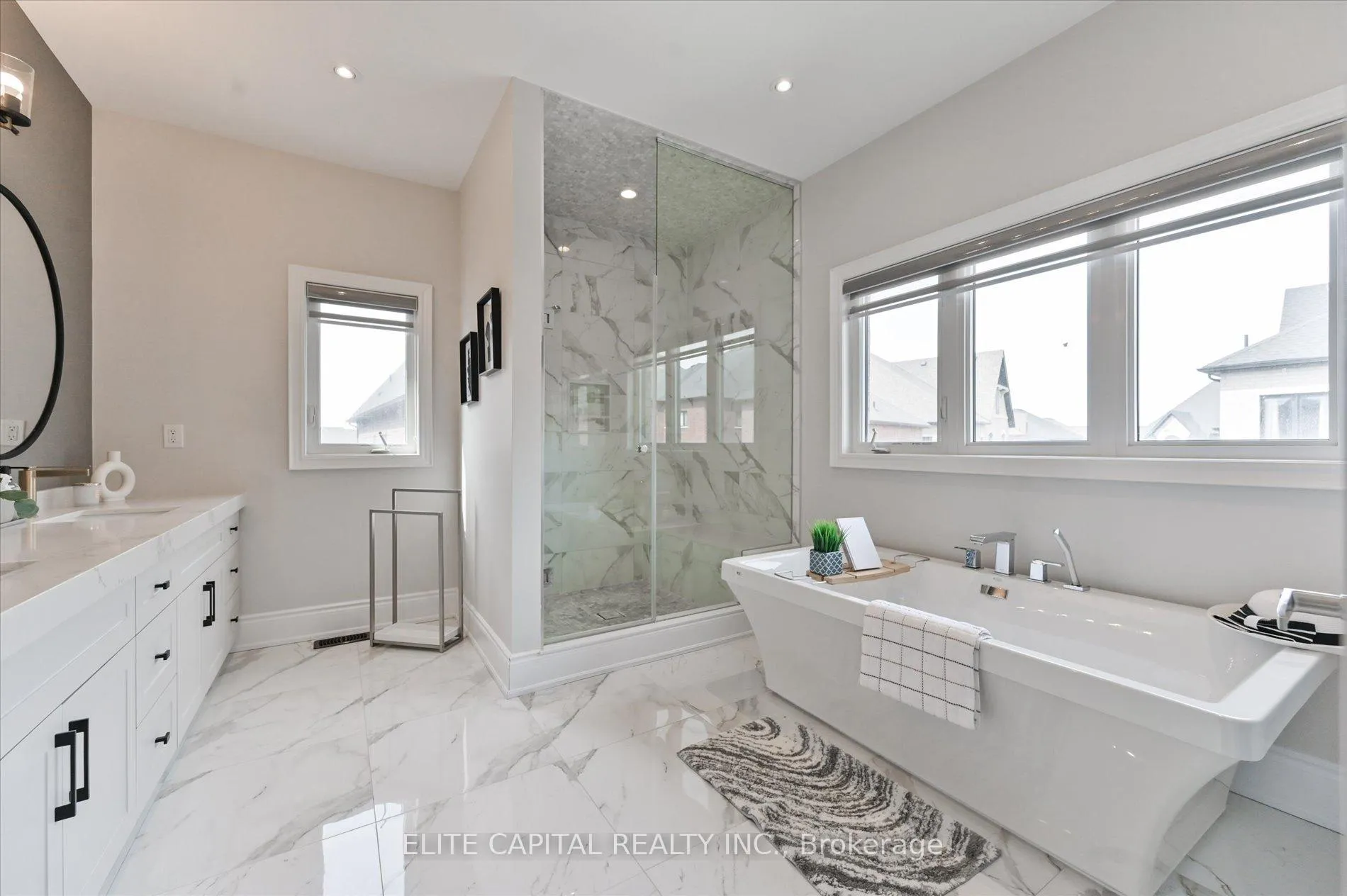 Photo 14 of 18 Rotondo Crescent, Vaughan, Kleinburg — HOMEH