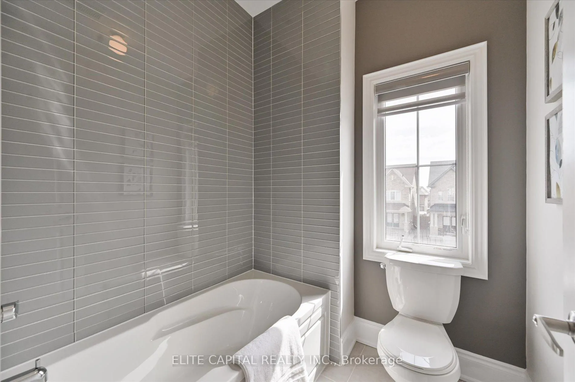 Photo 20 of 18 Rotondo Crescent, Vaughan, Kleinburg — HOMEH