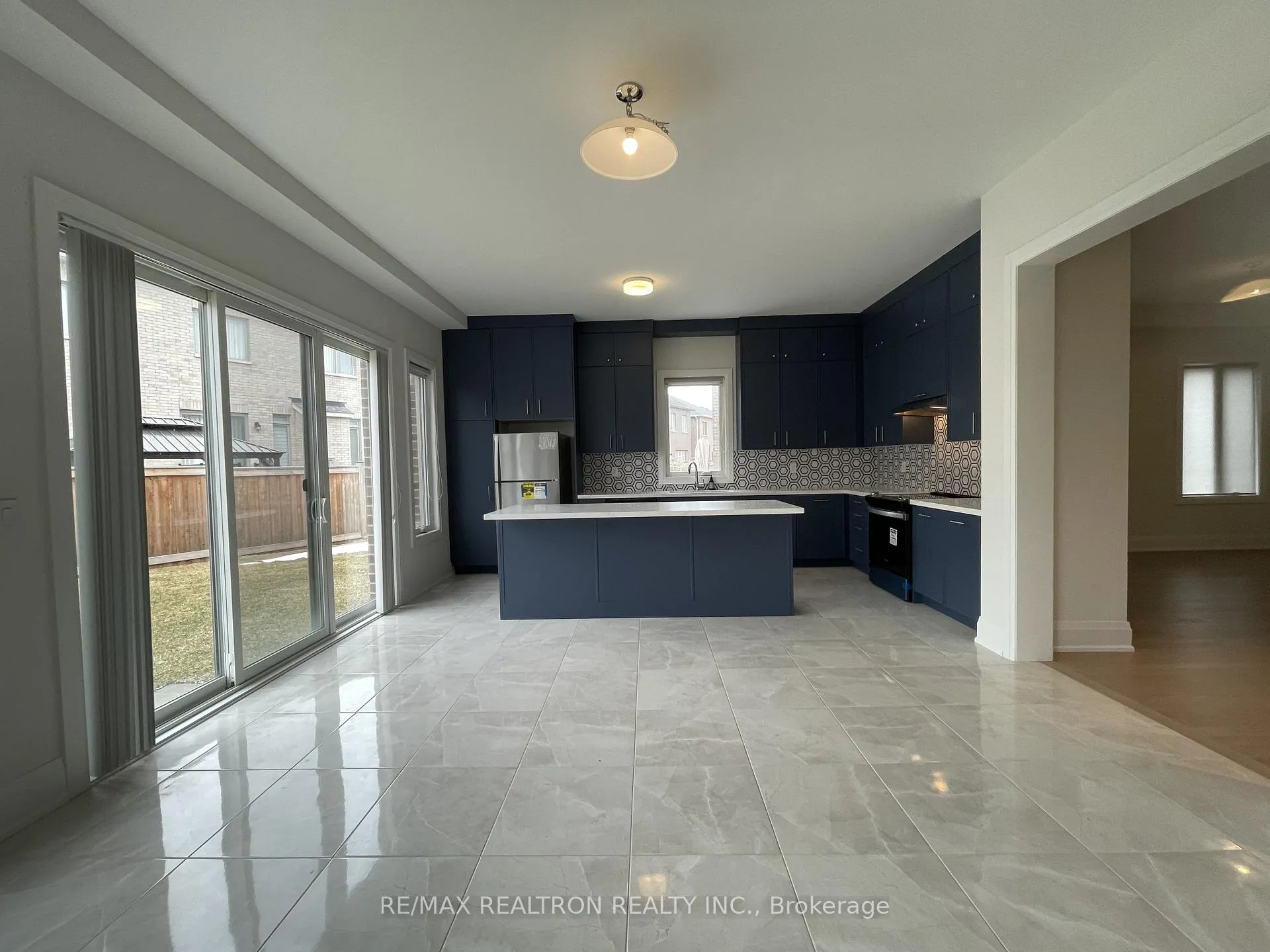 Photo 4 of 28 Tipp Drive, Richmond Hill, Rural Richmond Hill — HOMEH