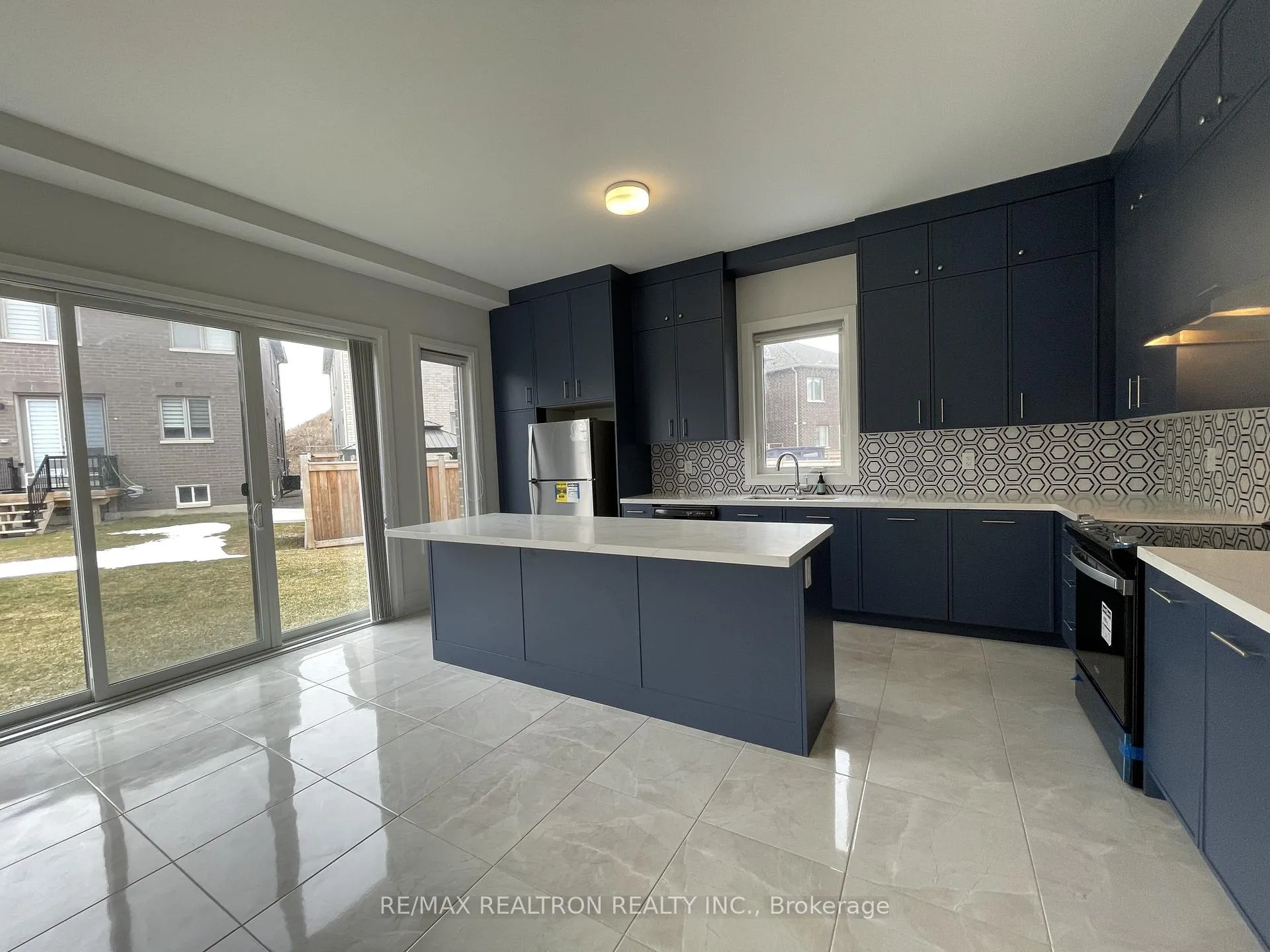 Photo 5 of 28 Tipp Drive, Richmond Hill, Rural Richmond Hill — HOMEH