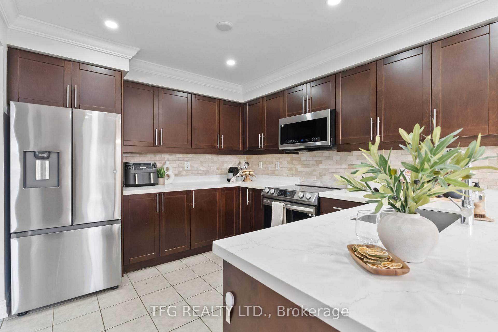 Photo 4 of 141 Worden Drive, Clarington, Courtice — HOMEH