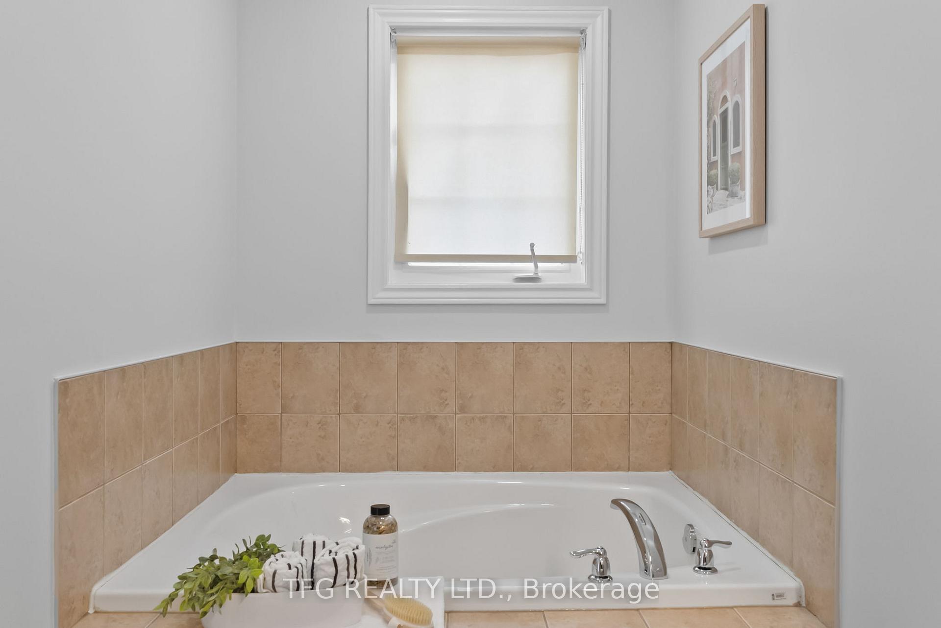 Photo 15 of 141 Worden Drive, Clarington, Courtice — HOMEH