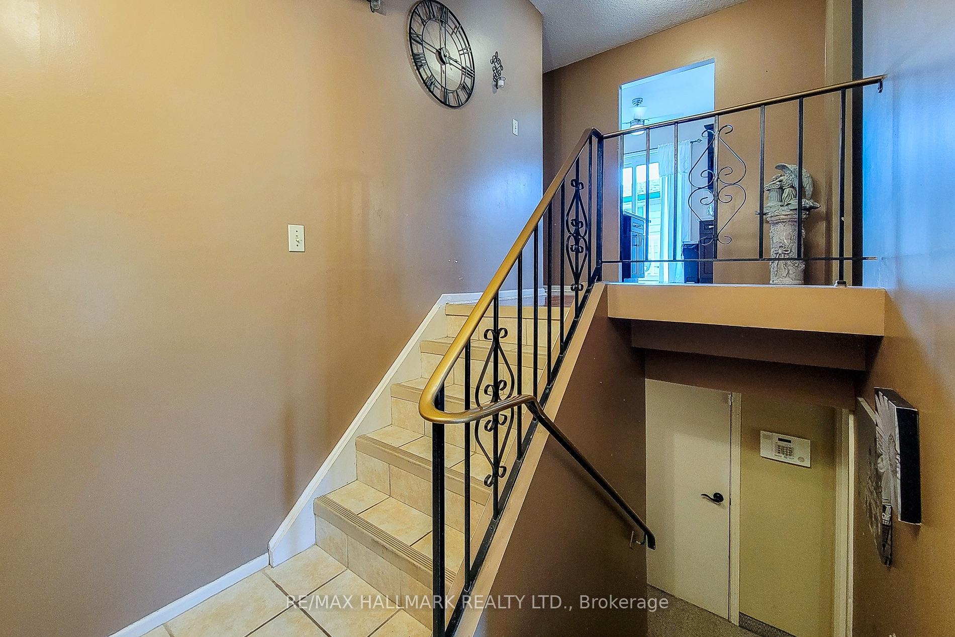 Photo 15 of 187 Wendover Drive, Hamilton, Fessenden — HOMEH