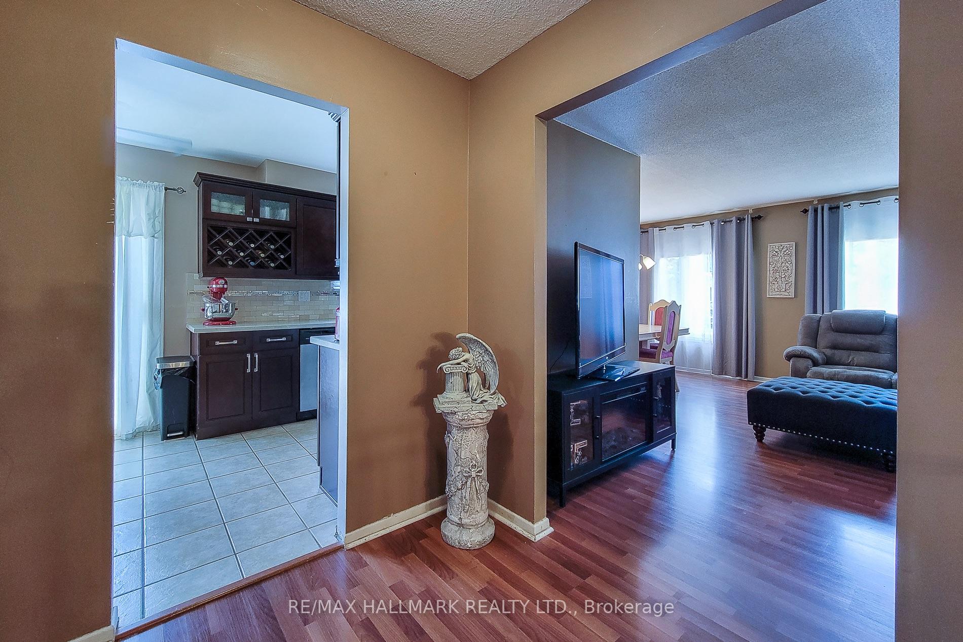 Photo 17 of 187 Wendover Drive, Hamilton, Fessenden — HOMEH