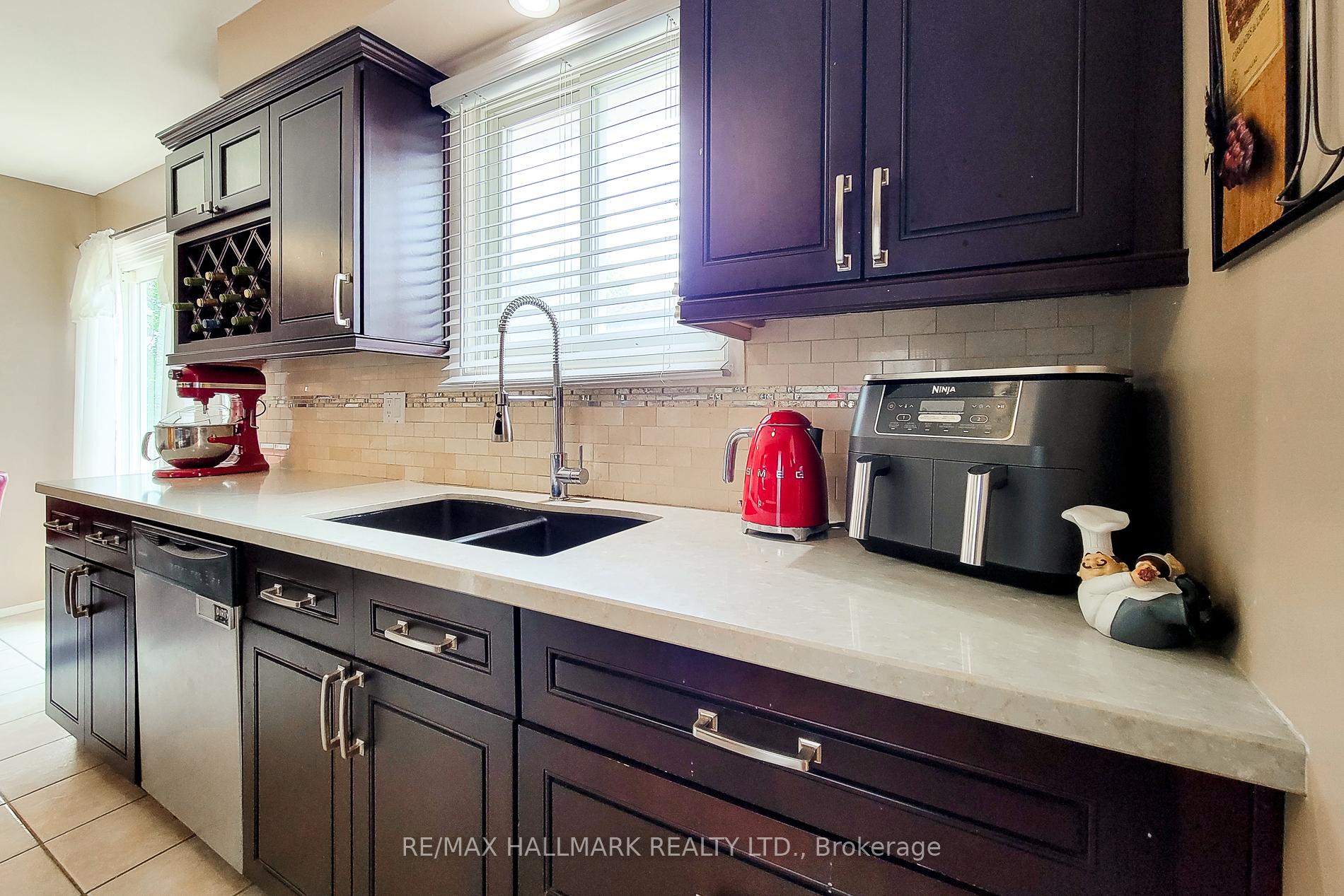 Photo 21 of 187 Wendover Drive, Hamilton, Fessenden — HOMEH