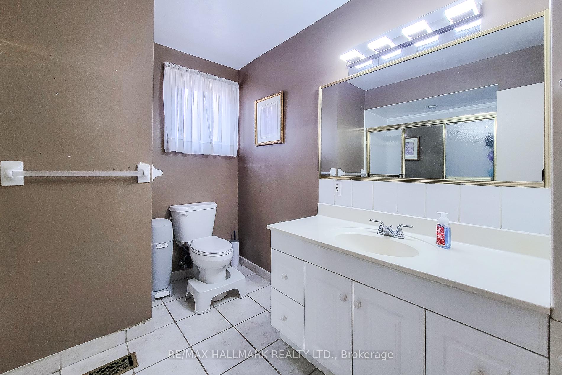 Photo 33 of 187 Wendover Drive, Hamilton, Fessenden — HOMEH
