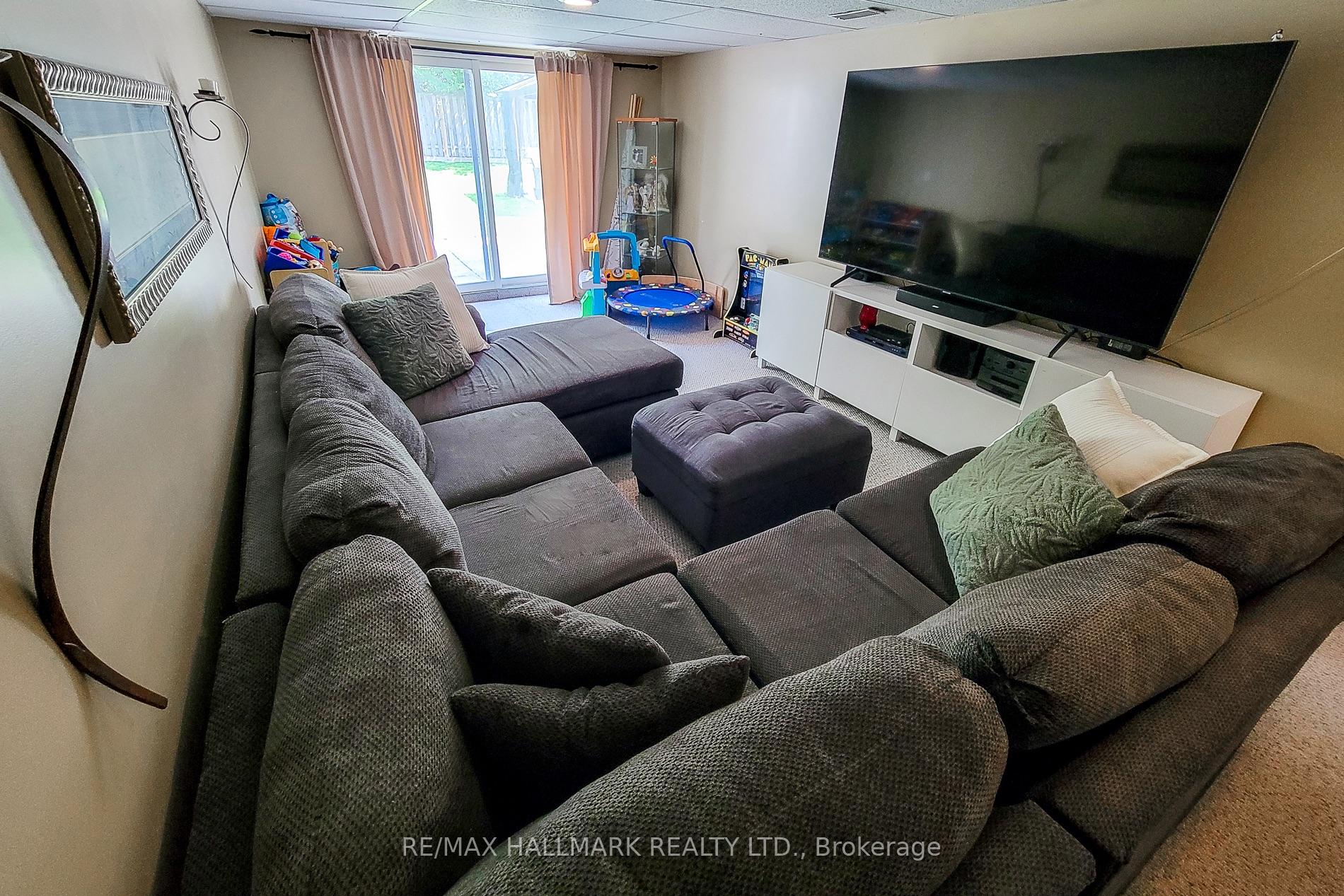 Photo 35 of 187 Wendover Drive, Hamilton, Fessenden — HOMEH