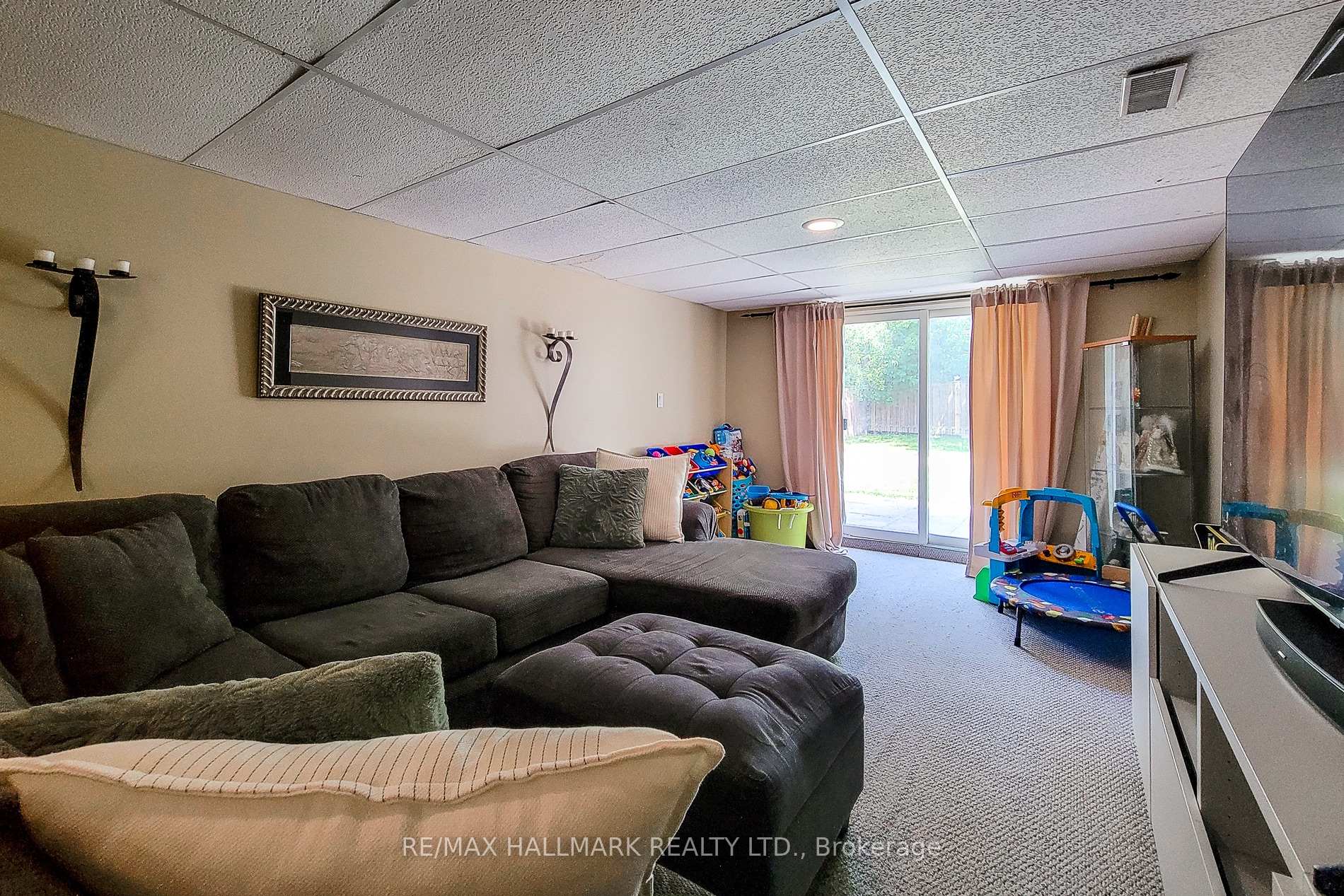 Photo 36 of 187 Wendover Drive, Hamilton, Fessenden — HOMEH