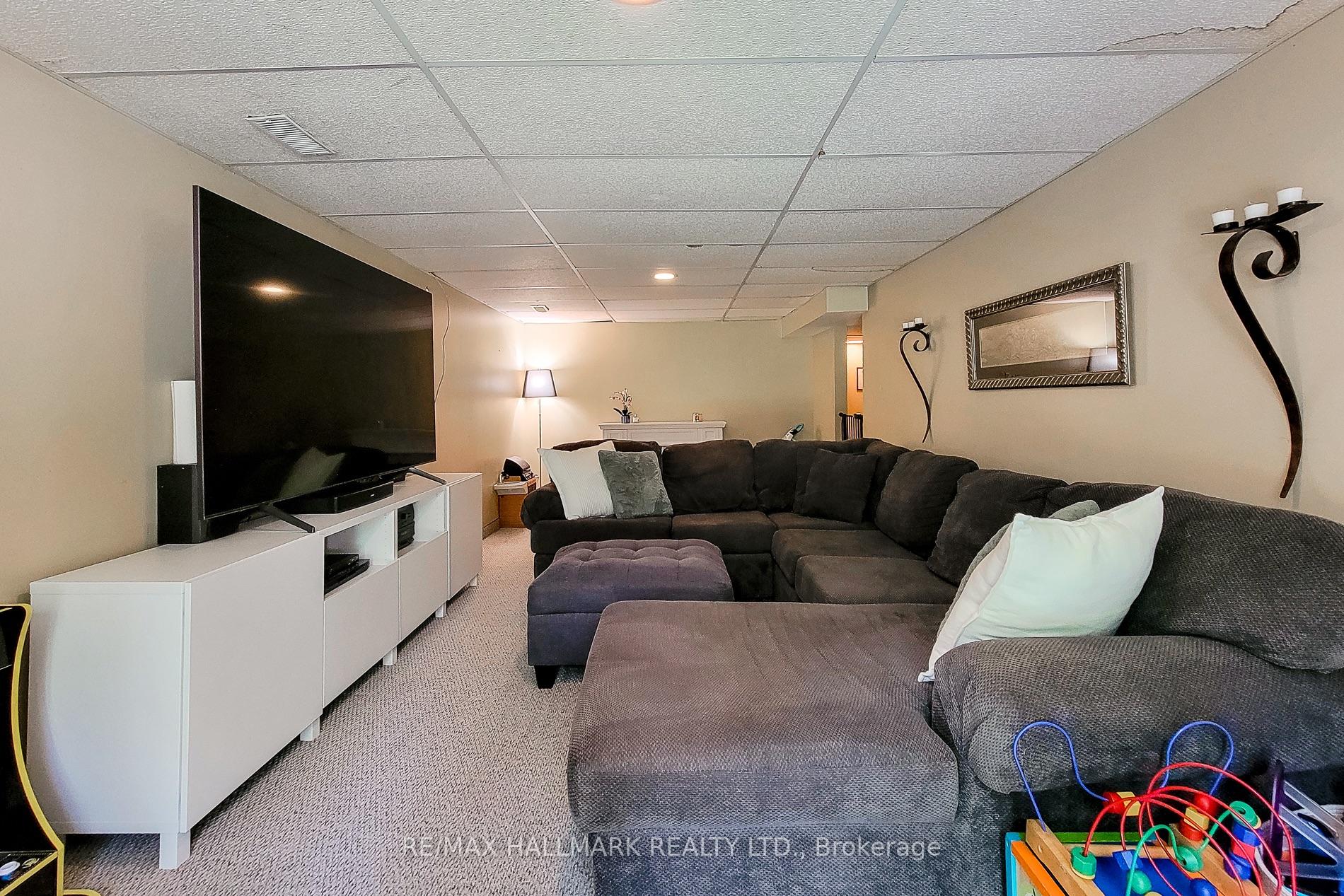 Photo 37 of 187 Wendover Drive, Hamilton, Fessenden — HOMEH