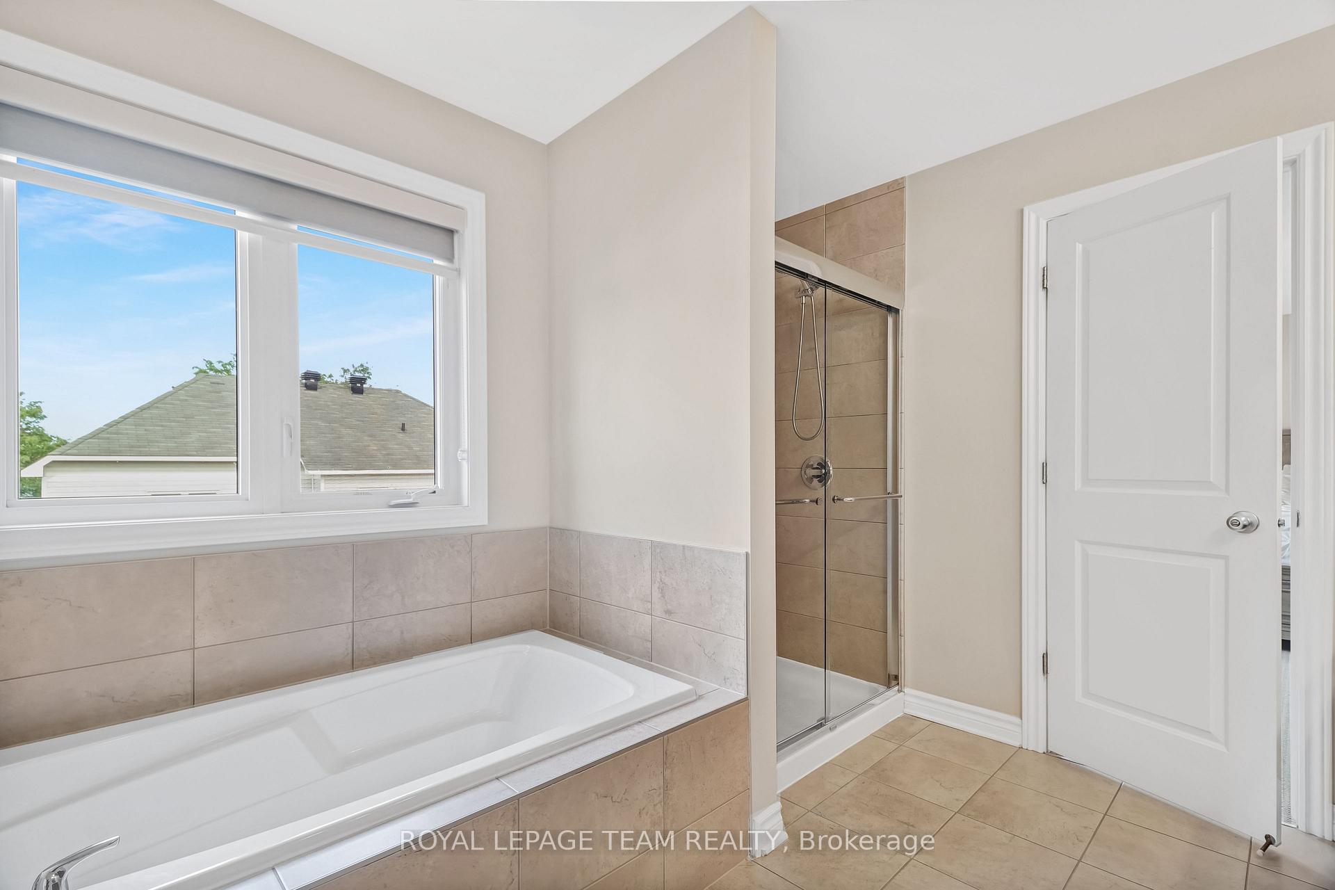 Photo 23 of 3519 Woodroffe Avenue, Ottawa, Barrhaven - Strandherd — HOMEH