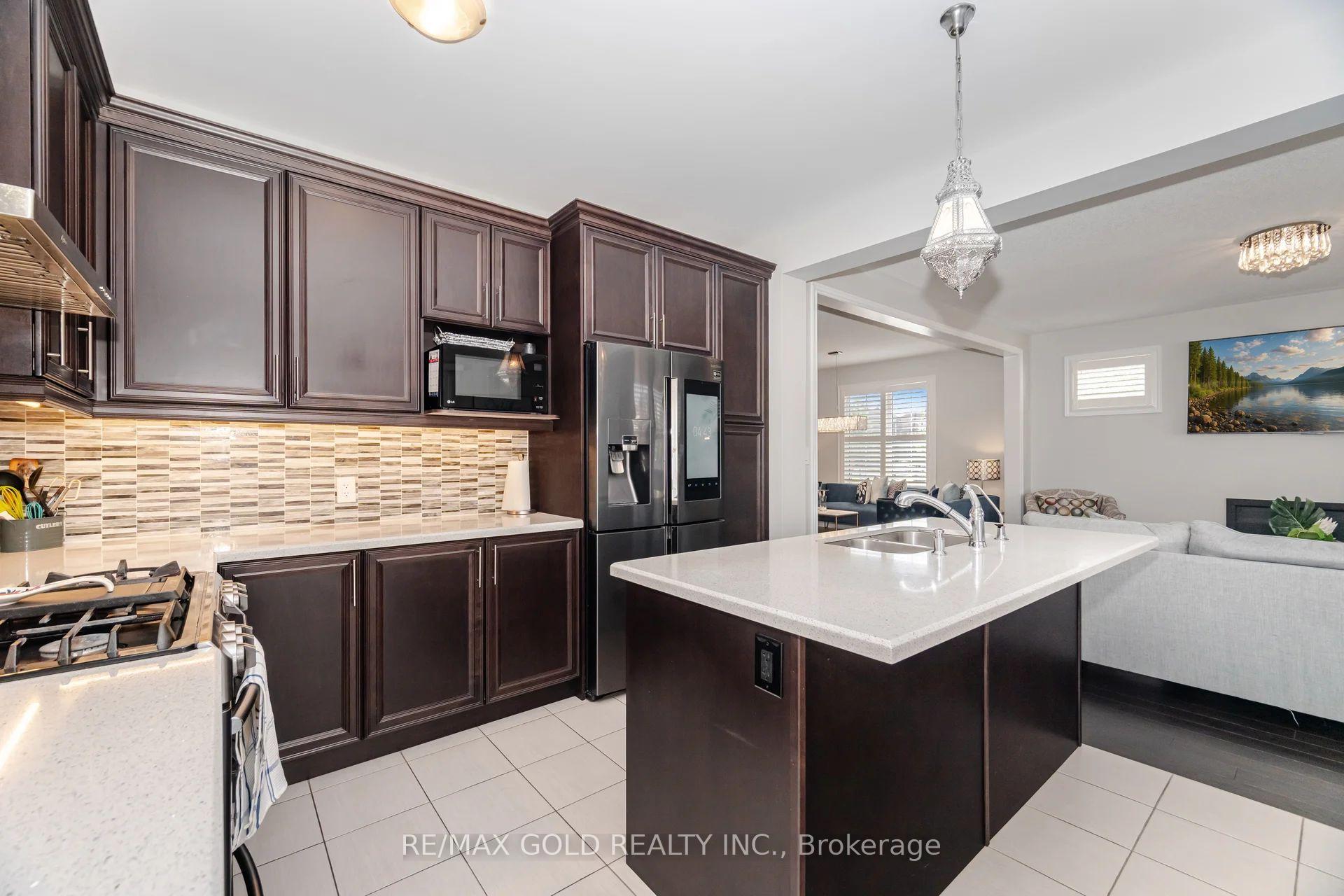 Photo 6 of 15 Henry Wilson Drive, Caledon, Caledon East — HOMEH
