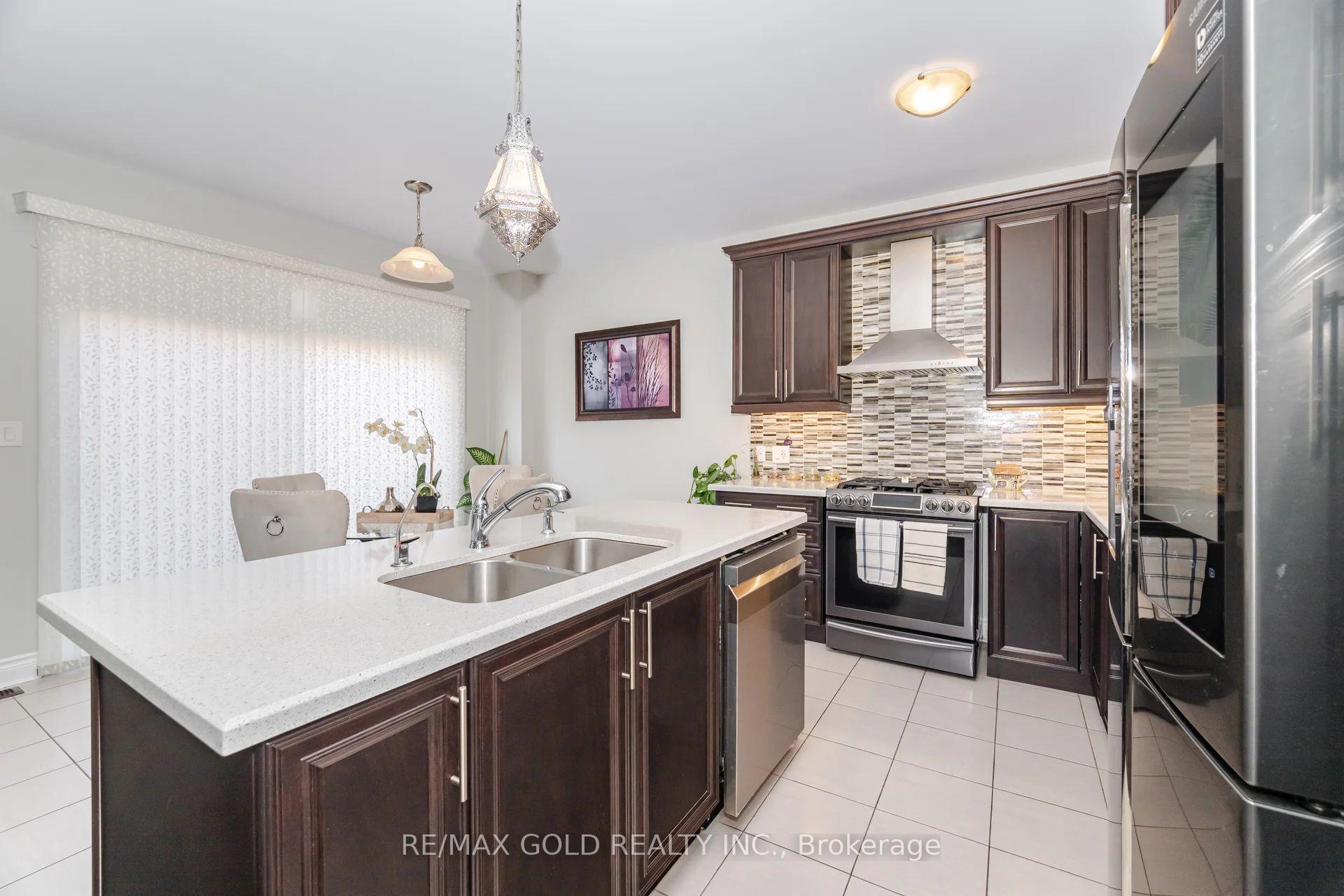 Photo 5 of 15 Henry Wilson Drive, Caledon, Caledon East — HOMEH