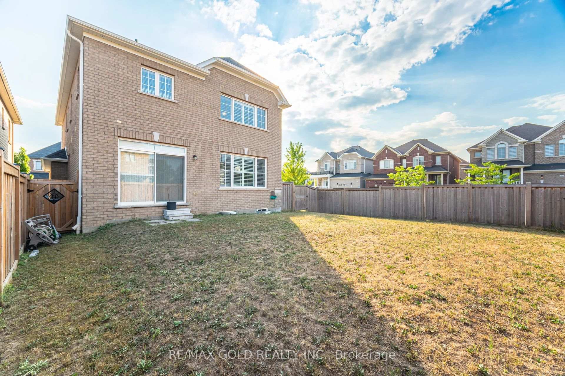Photo 23 of 15 Henry Wilson Drive, Caledon, Caledon East — HOMEH