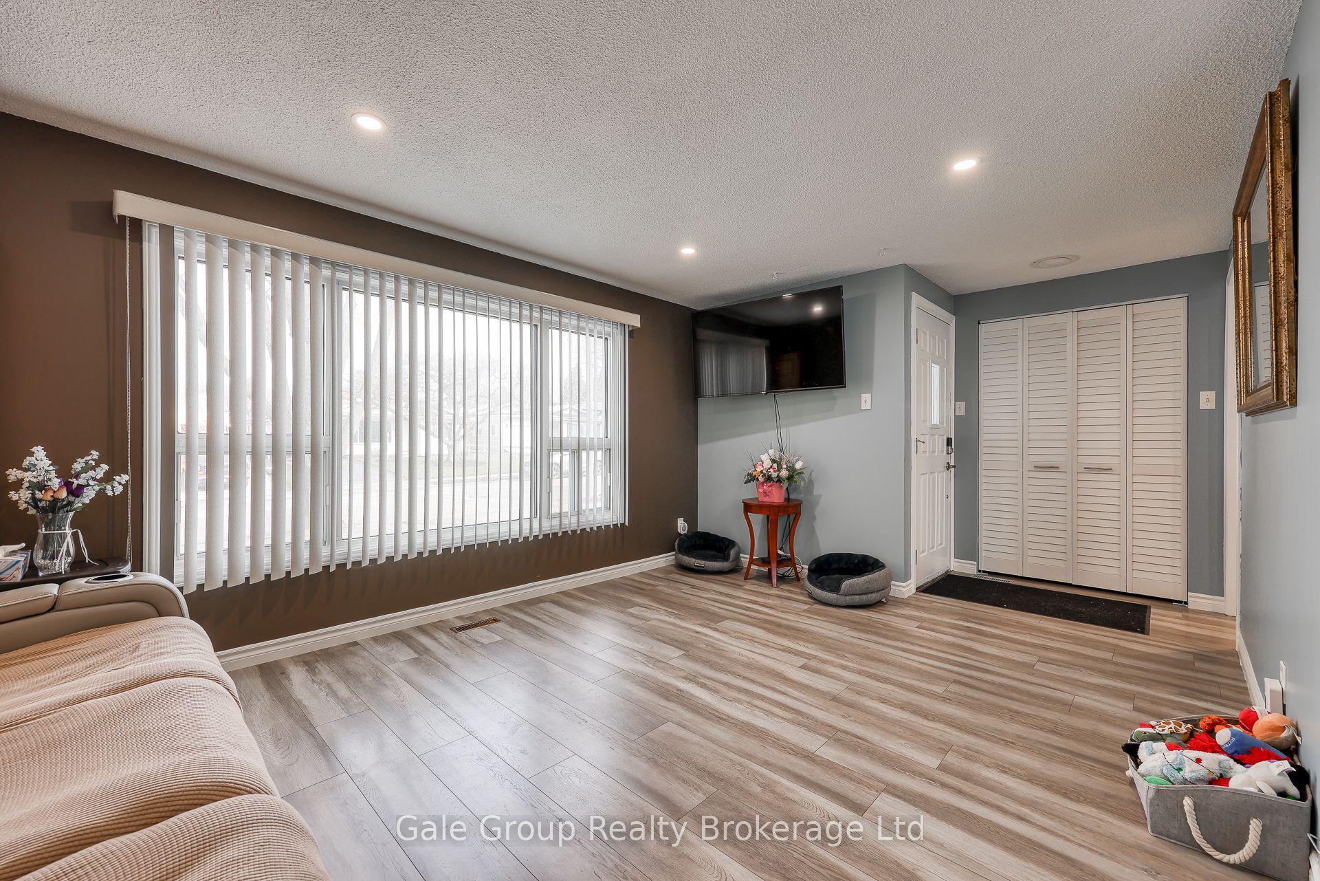 Photo 43 of 235 Huntingdon Crescent, Waterloo — HOMEH