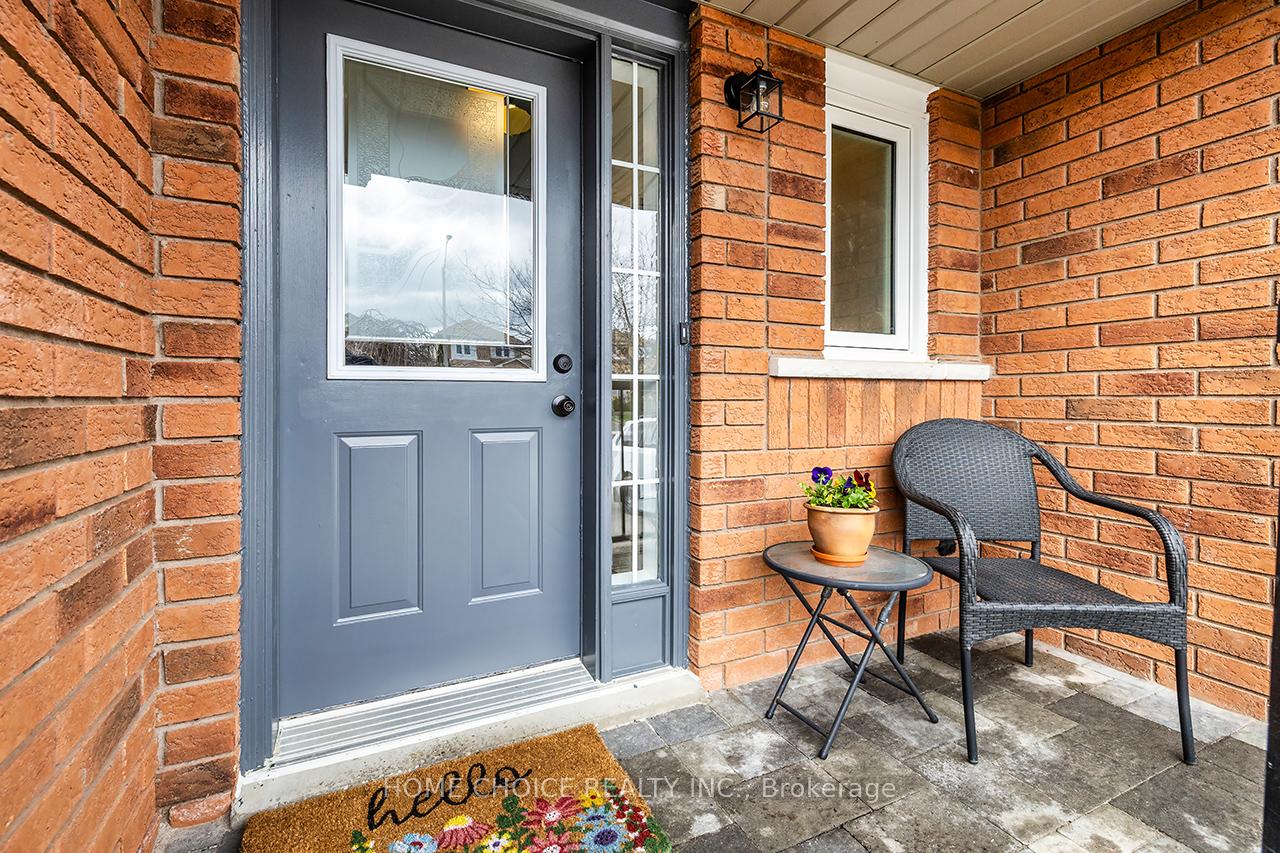 Photo 4 of 40 Somerscales Drive, Clarington, Bowmanville — HOMEH