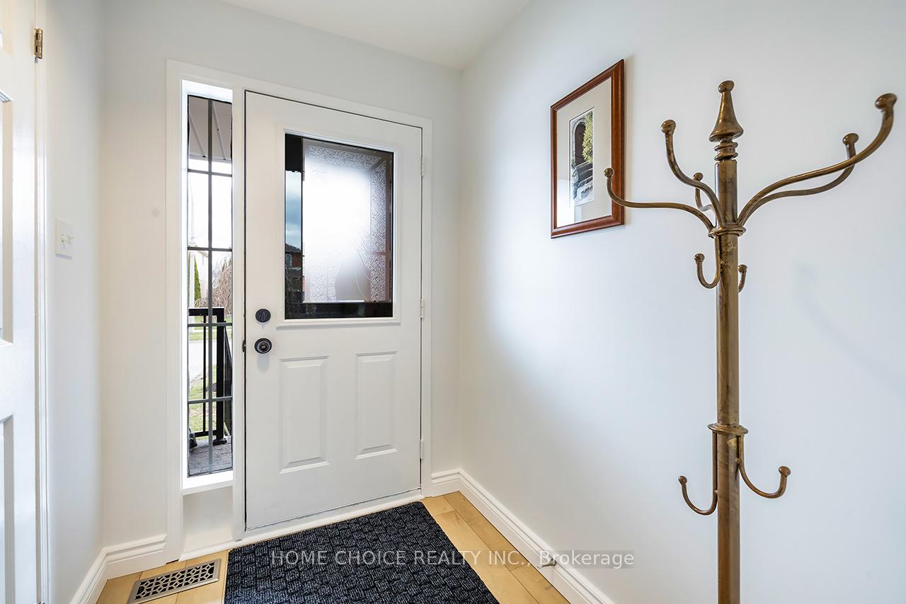 Photo 5 of 40 Somerscales Drive, Clarington, Bowmanville — HOMEH