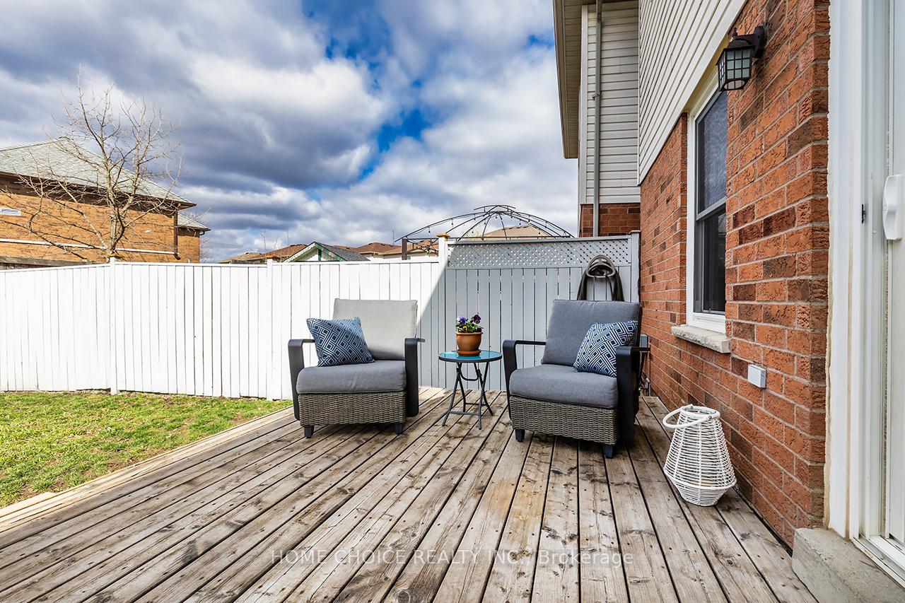 Photo 32 of 40 Somerscales Drive, Clarington, Bowmanville — HOMEH