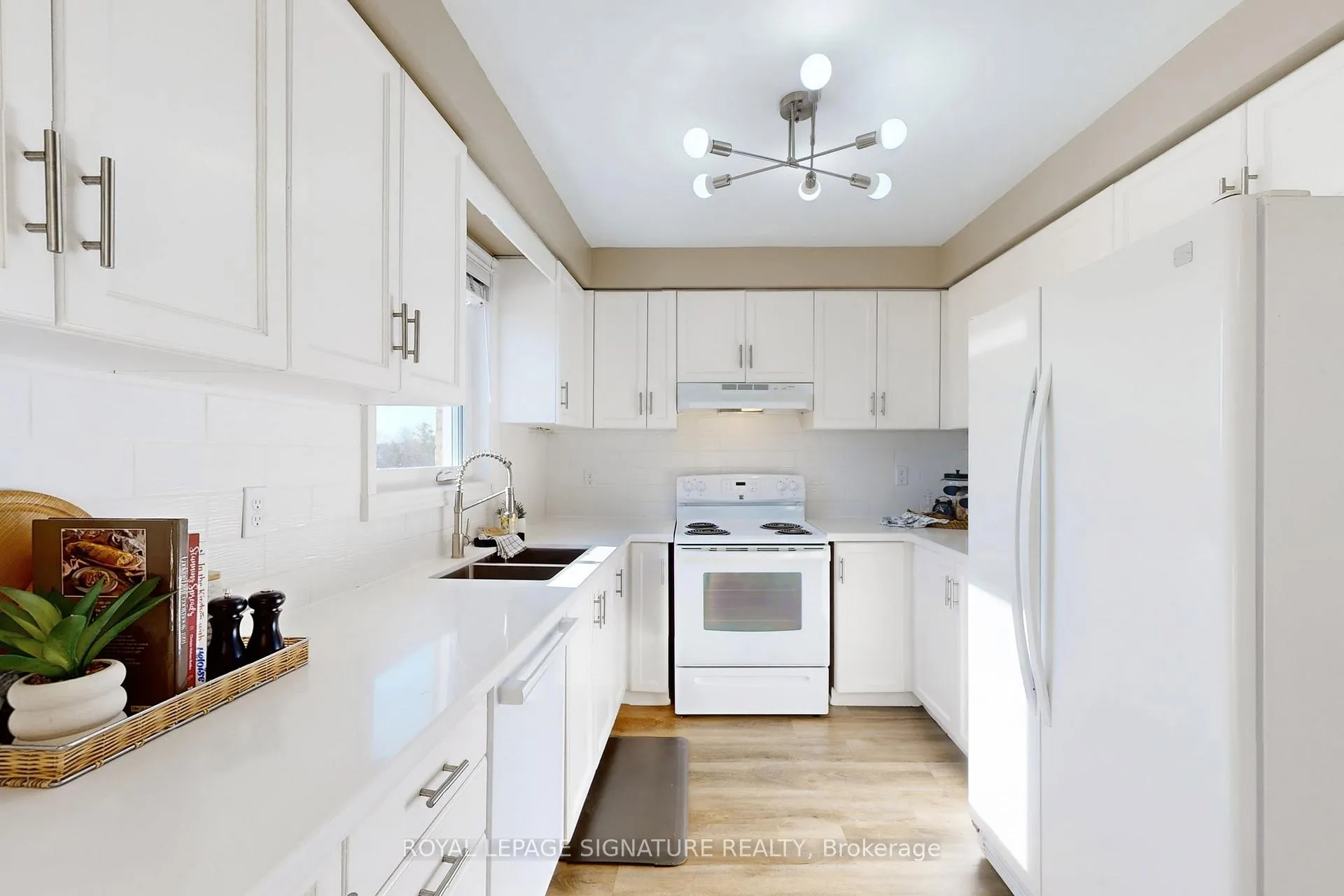 Photo 3 of 22 Winter Court, Whitby, Blue Grass Meadows — HOMEH