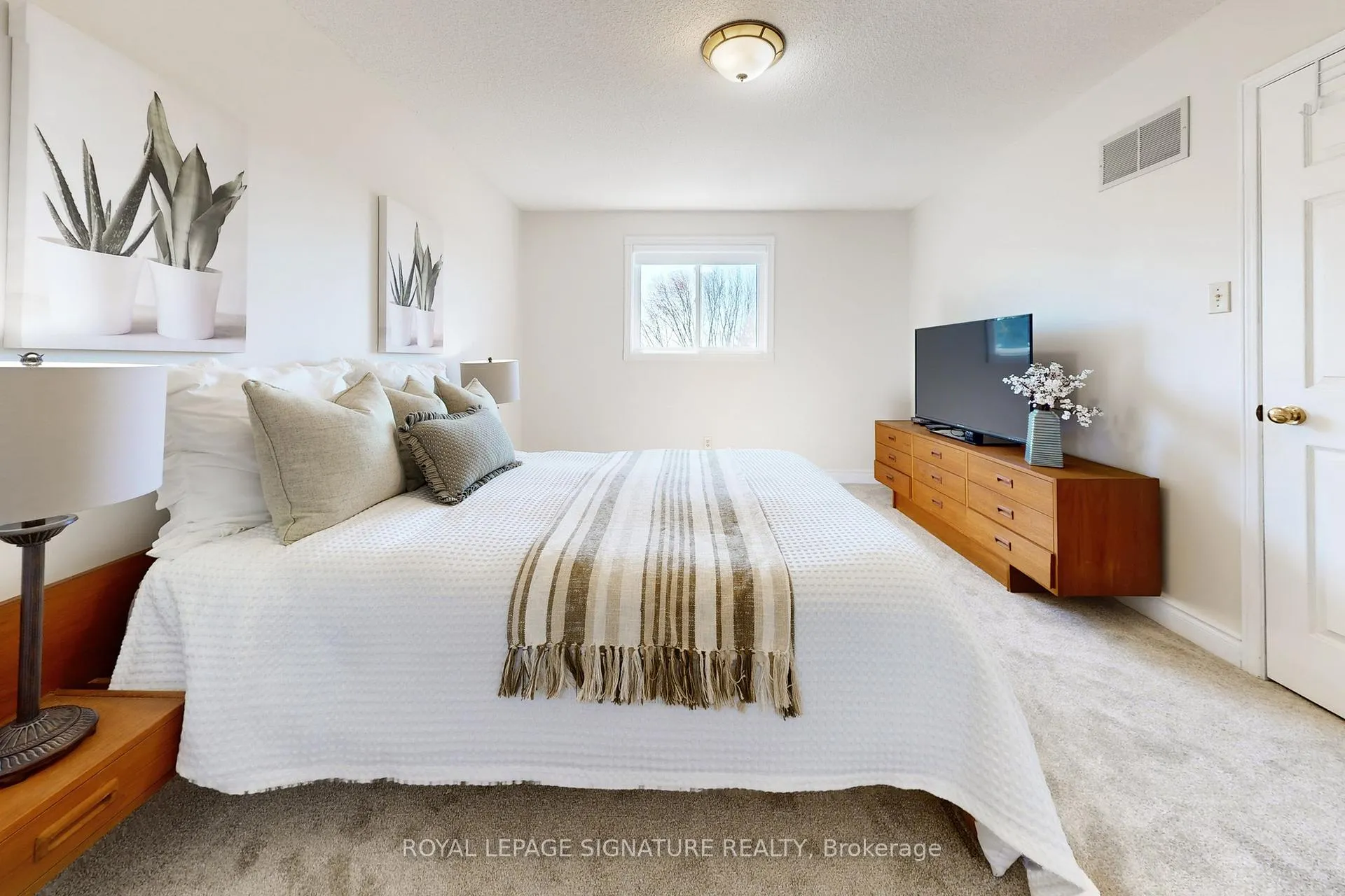 Photo 19 of 22 Winter Court, Whitby, Blue Grass Meadows — HOMEH