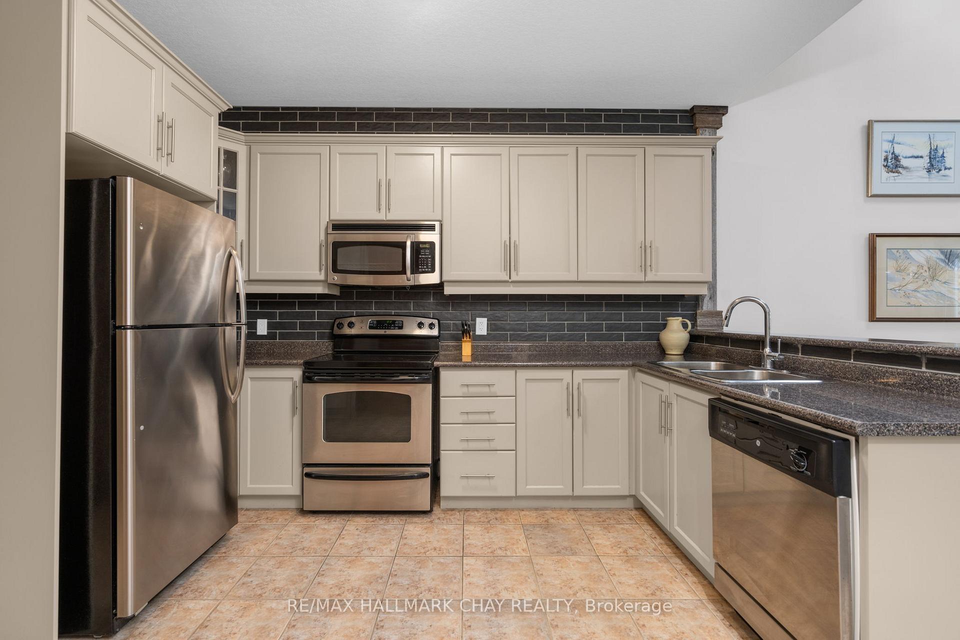 Photo 4 of Unit 20, 125 Huronia Road, Barrie, Painswick North — HOMEH