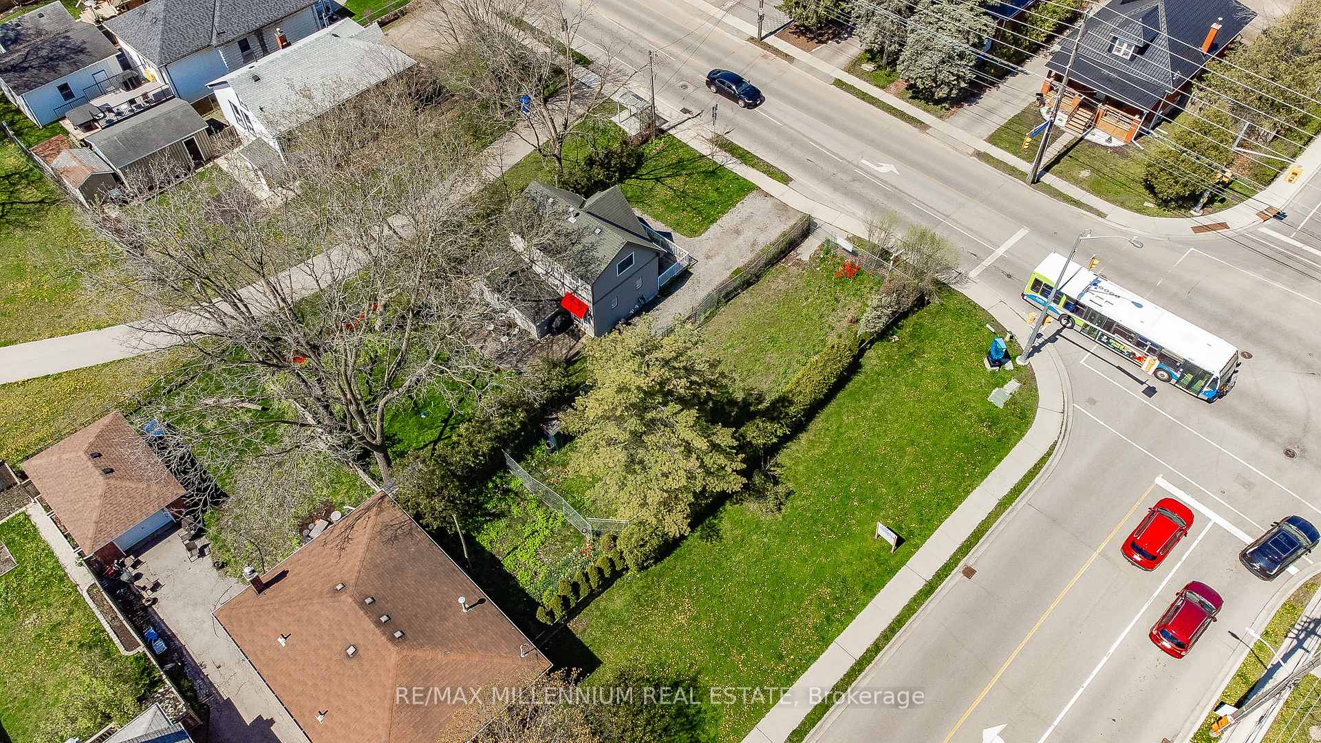 Photo 2 of 239 Elizabeth Street, Guelph, St. Patrick's Ward — HOMEH