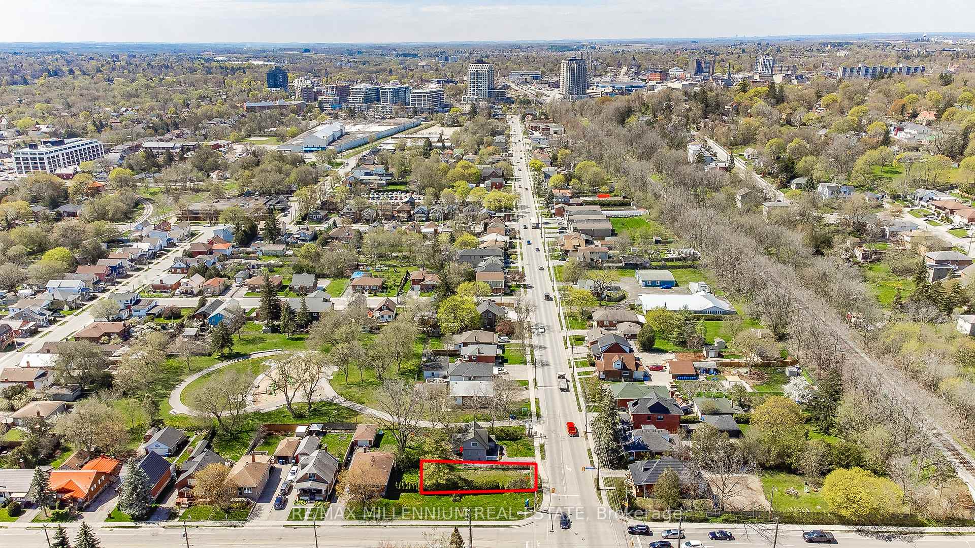 Photo 4 of 239 Elizabeth Street, Guelph, St. Patrick's Ward — HOMEH