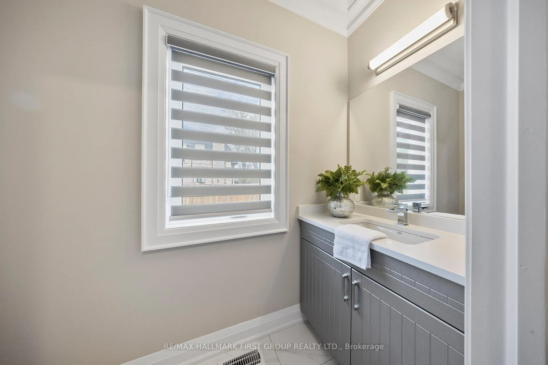 Photo 3 of 732 Hillview Crescent, Pickering, West Shore — HOMEH