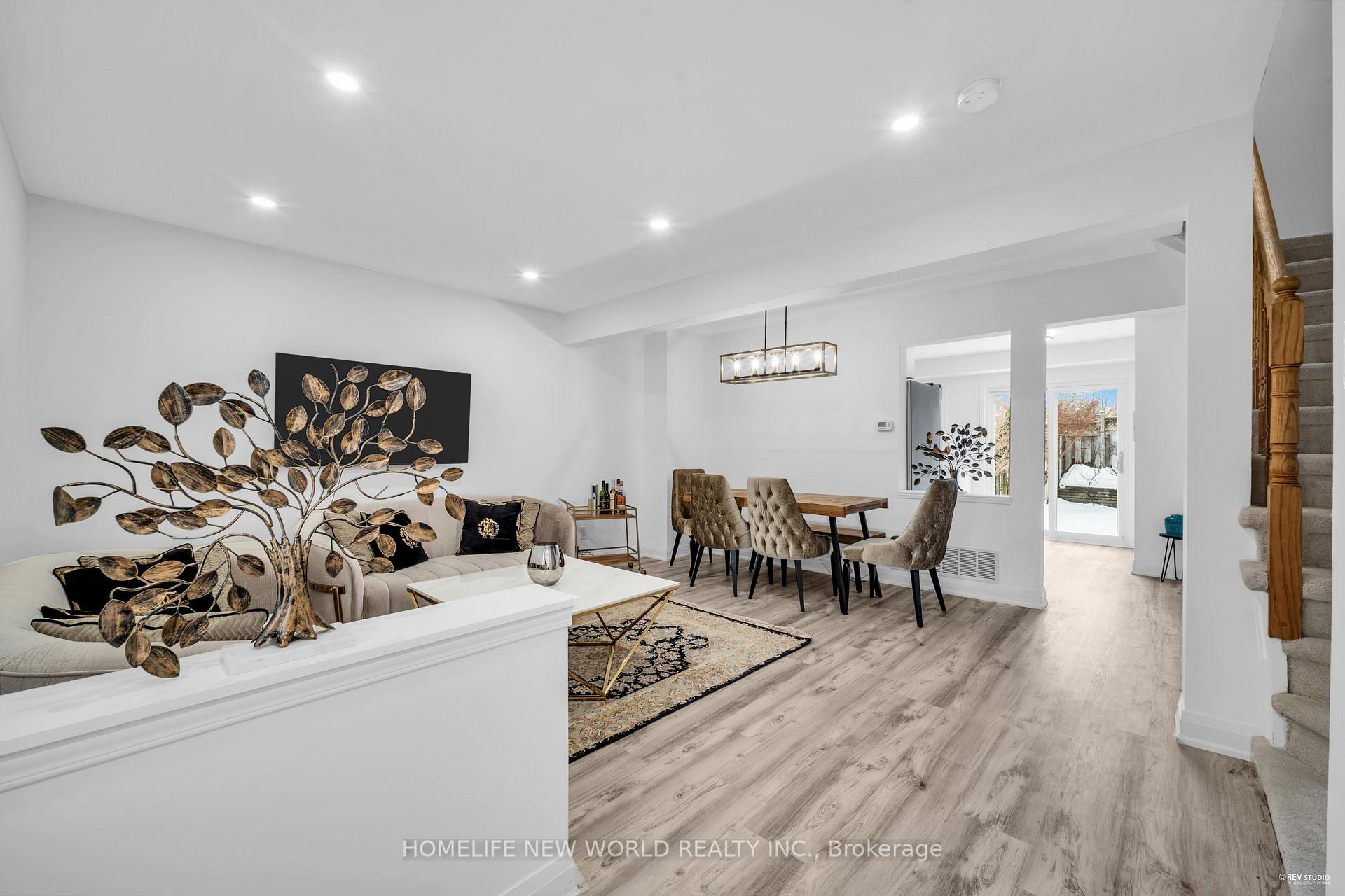 Photo 2 of 116 Sandfield Drive, Aurora, Aurora Highlands — HOMEH